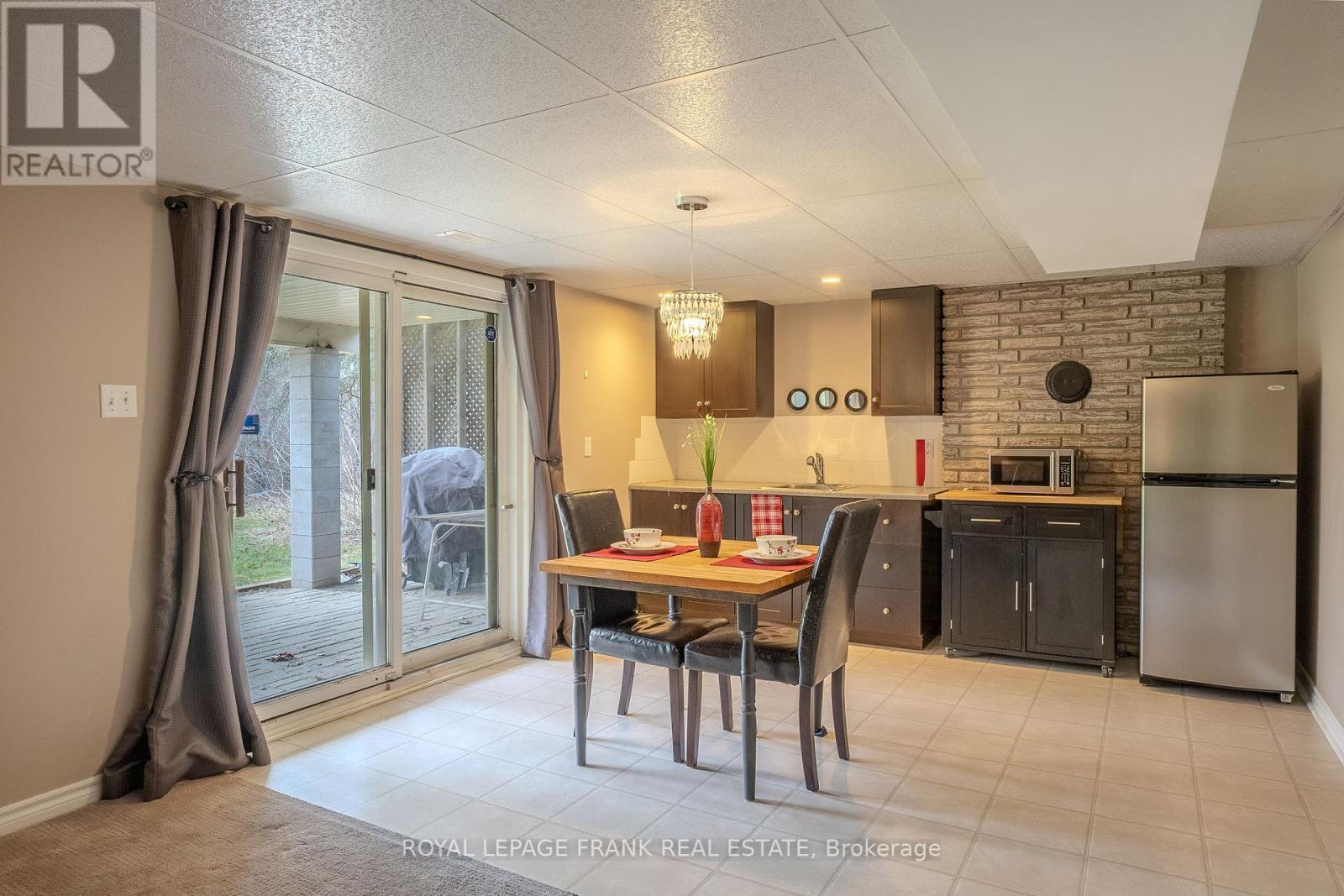 












10 ALMA ROAD

,
Kawartha Lakes (Verulam),




Ontario
K0M1A0

