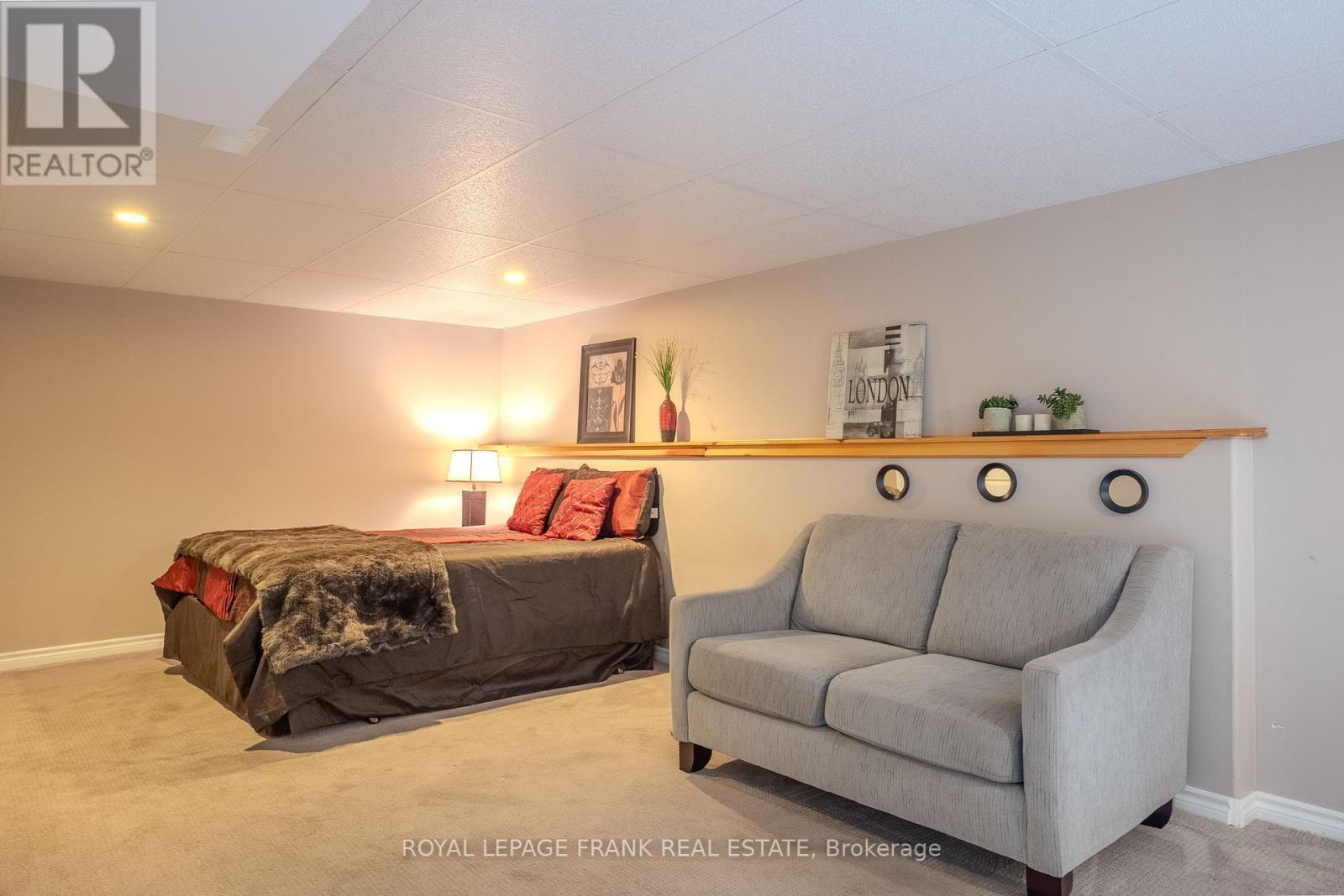 












10 ALMA ROAD

,
Kawartha Lakes (Verulam),




Ontario
K0M1A0

