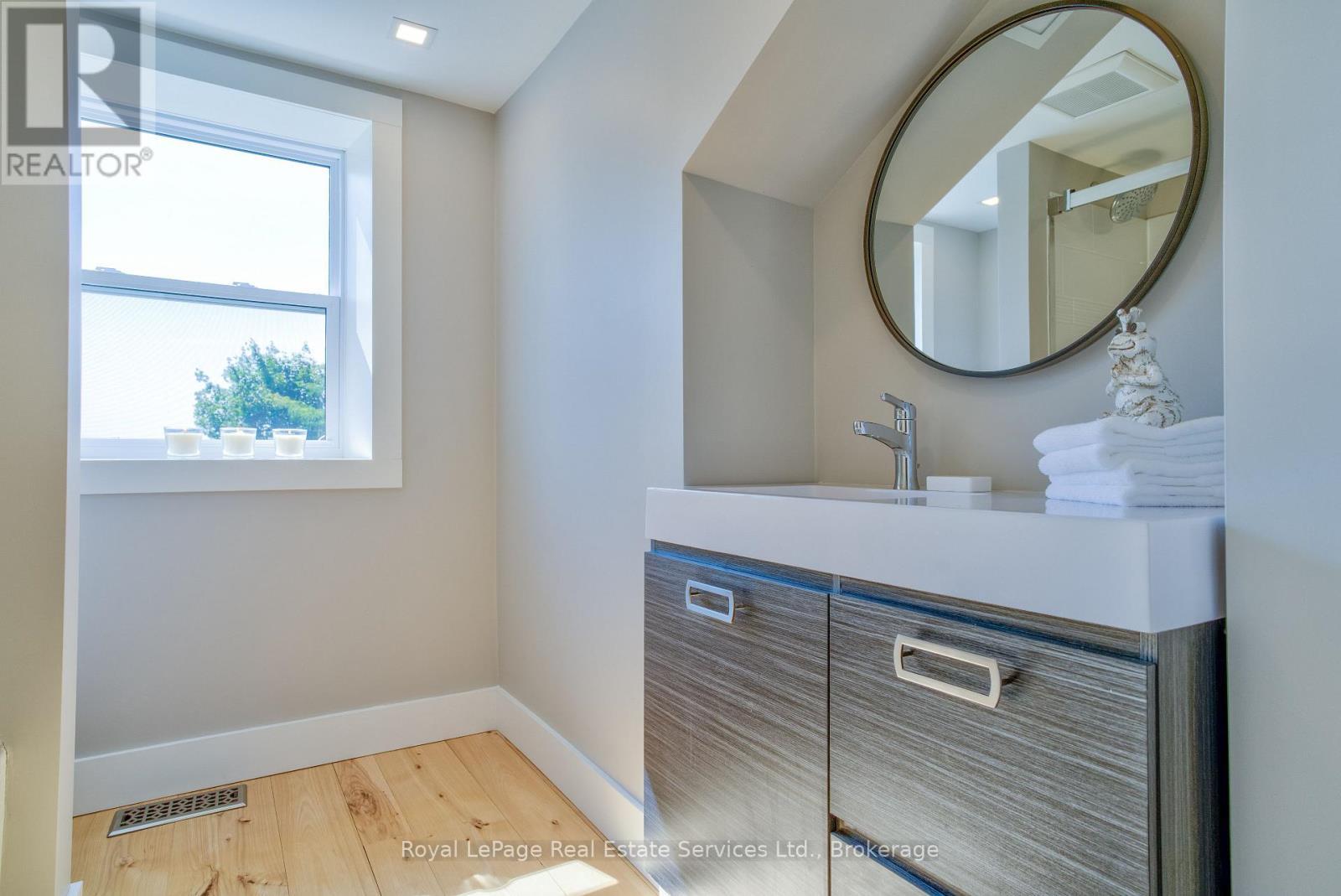 












1748 CENTRE ROAD

,
Hamilton (Carlisle),







Ontario
L8N2Z7

