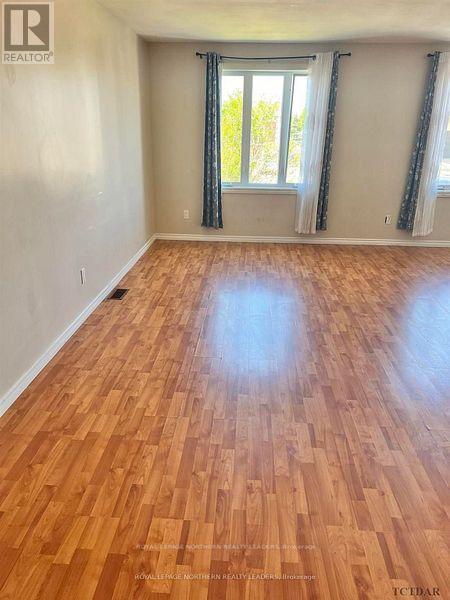 












1028 DENISE STREET

,
Timmins (TNW - Riverpark),




Ontario
P4N3G2

