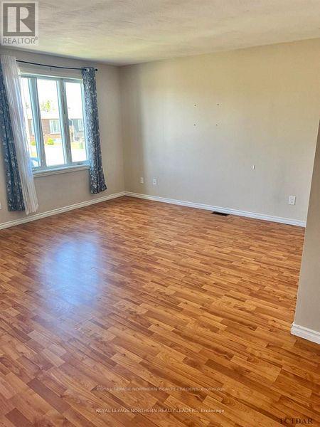 












1028 DENISE STREET

,
Timmins (TNW - Riverpark),




Ontario
P4N3G2

