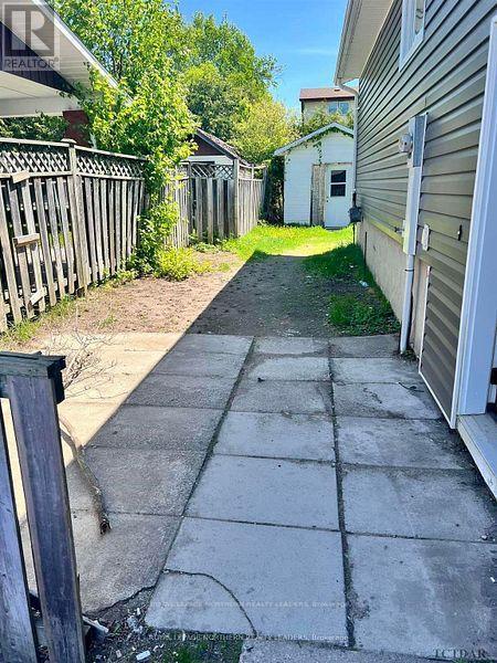 












1028 DENISE STREET

,
Timmins (TNW - Riverpark),




Ontario
P4N3G2

