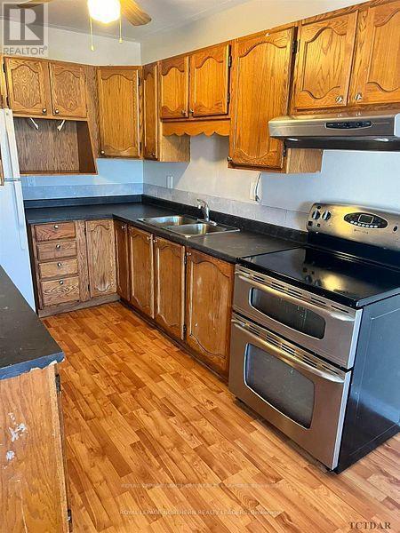 












1028 DENISE STREET

,
Timmins (TNW - Riverpark),




Ontario
P4N3G2

