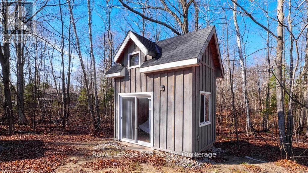 












25 AVELE ROAD E

,
South Bruce Peninsula,




Ontario
N0H2T0

