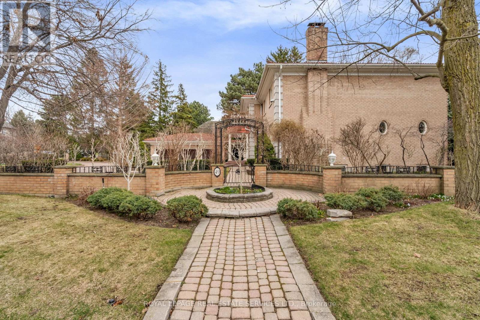 












49 THORNCREST ROAD

,
Toronto,




Ontario
M9A1S6

