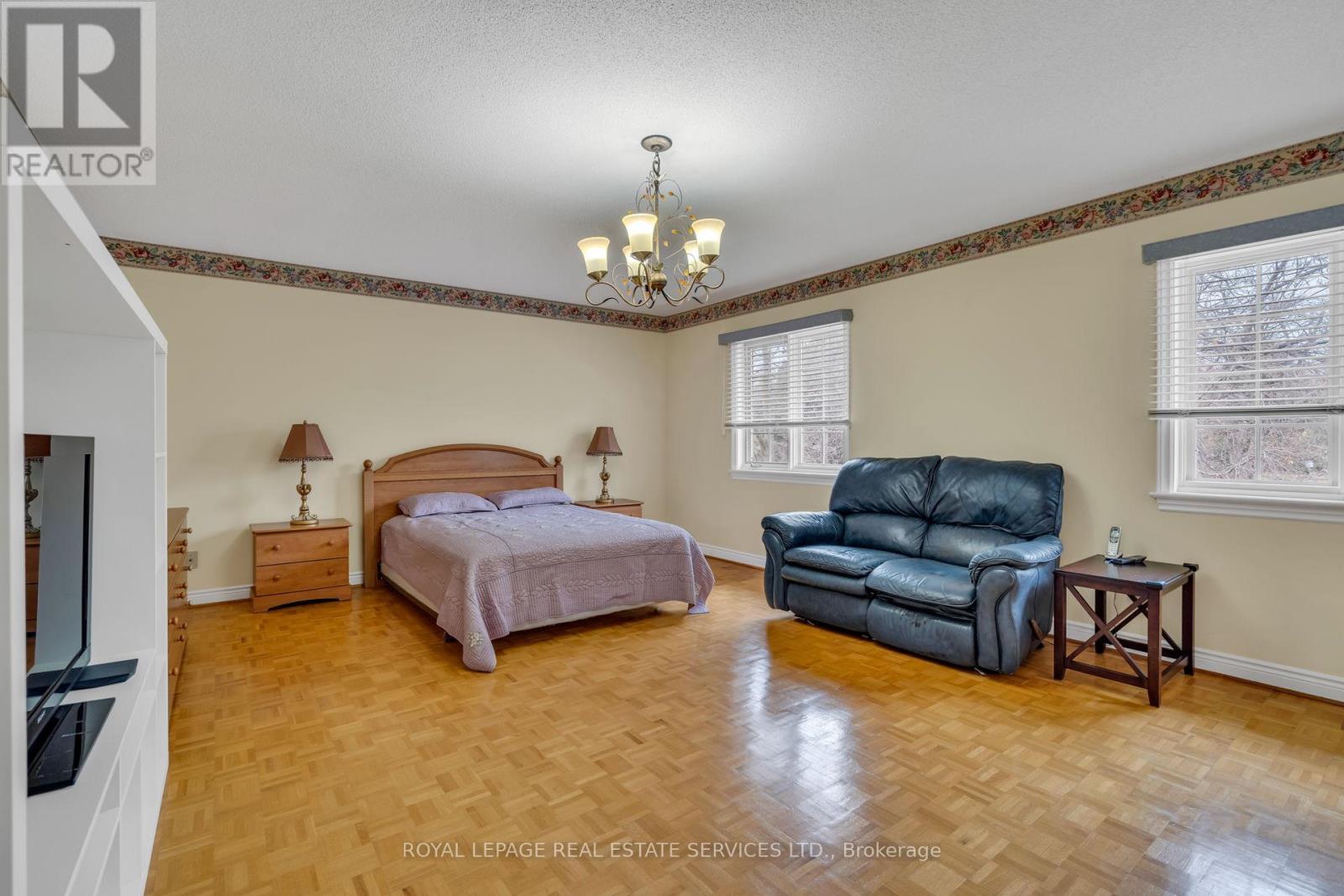 












49 THORNCREST ROAD

,
Toronto,




Ontario
M9A1S6

