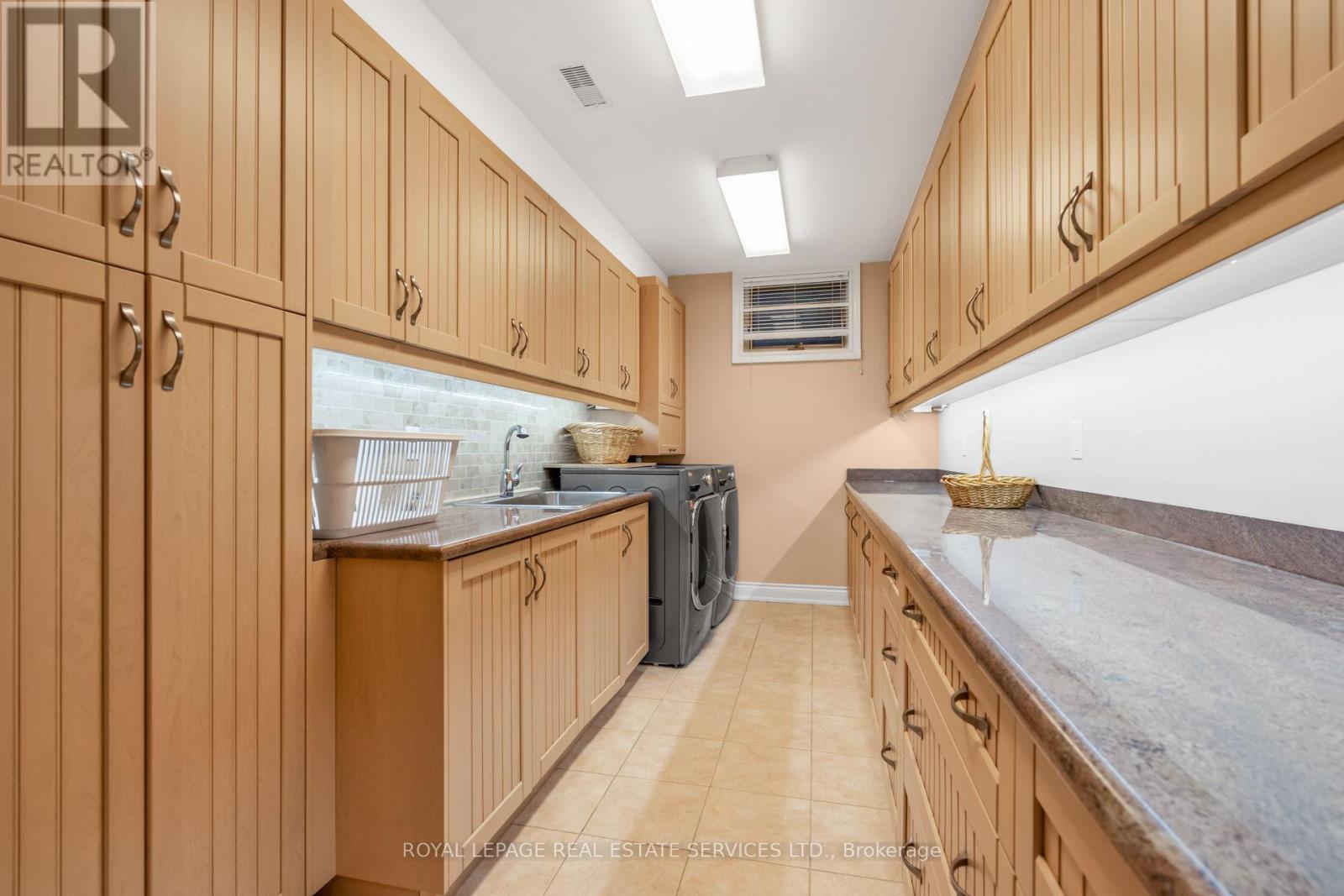 












49 THORNCREST ROAD

,
Toronto,




Ontario
M9A1S6

