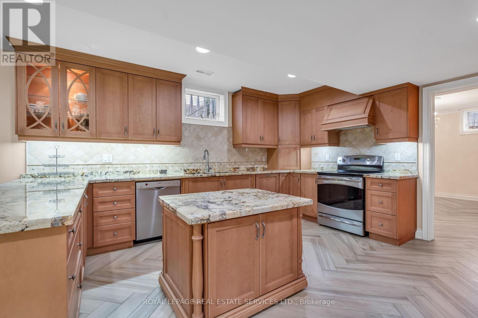 












49 THORNCREST ROAD

,
Toronto,




Ontario
M9A1S6

