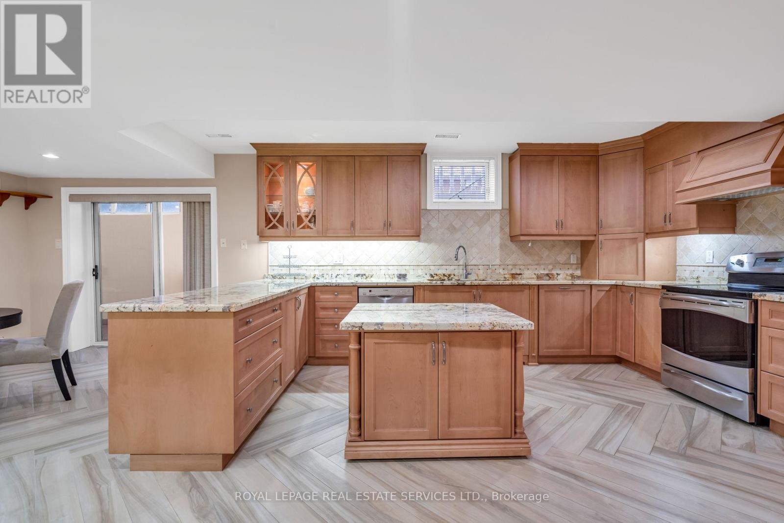 












49 THORNCREST ROAD

,
Toronto,




Ontario
M9A1S6

