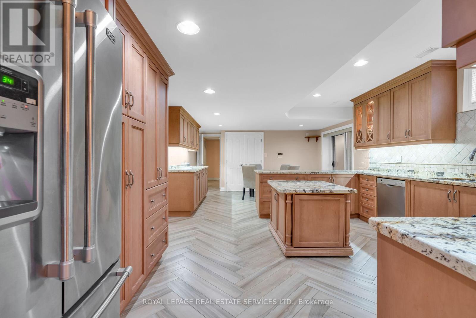












49 THORNCREST ROAD

,
Toronto,




Ontario
M9A1S6

