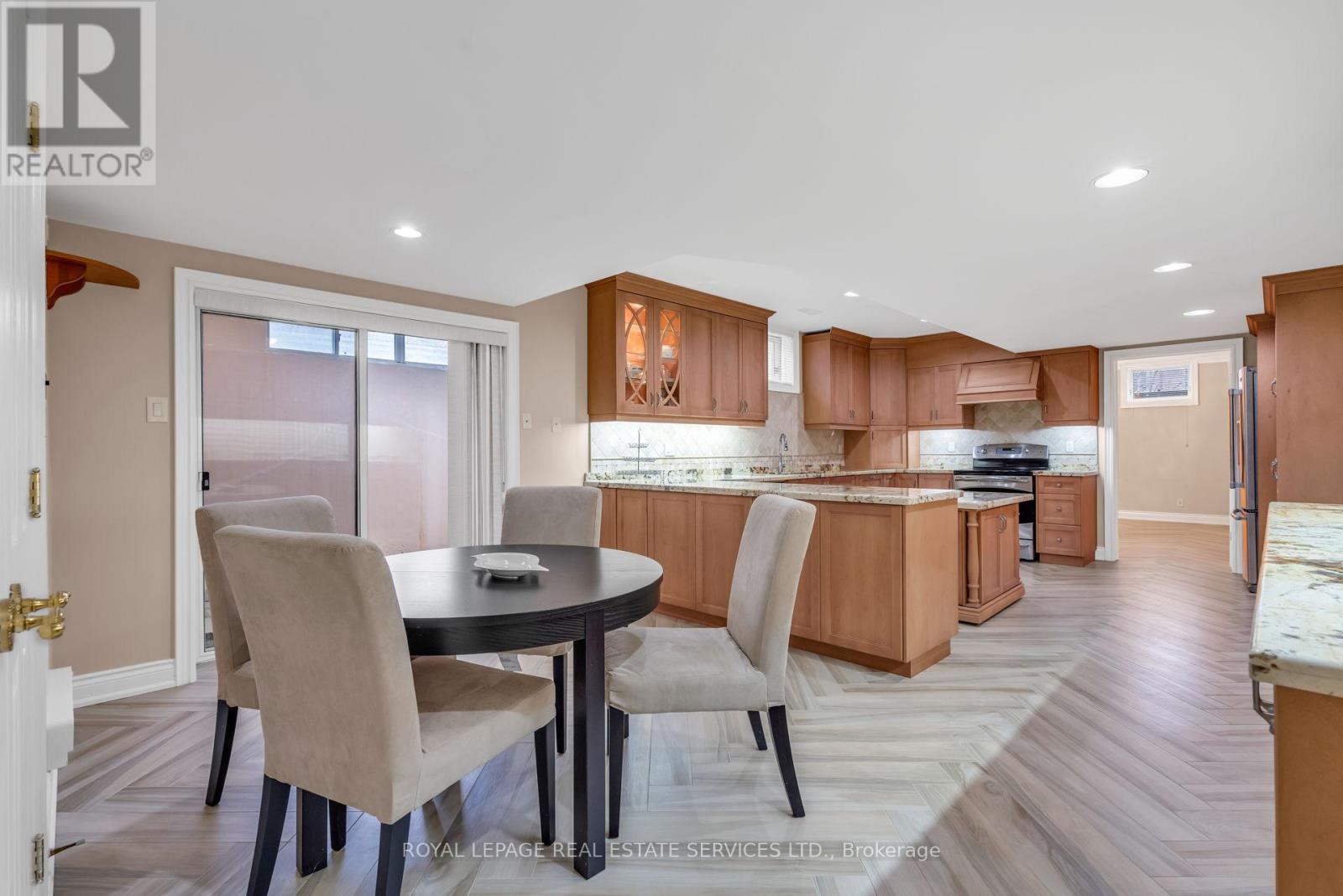 












49 THORNCREST ROAD

,
Toronto,




Ontario
M9A1S6

