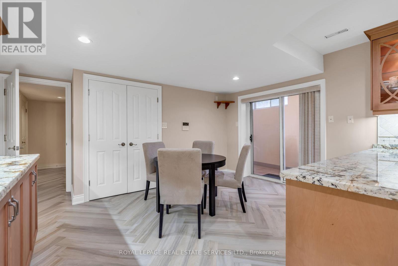 












49 THORNCREST ROAD

,
Toronto,




Ontario
M9A1S6

