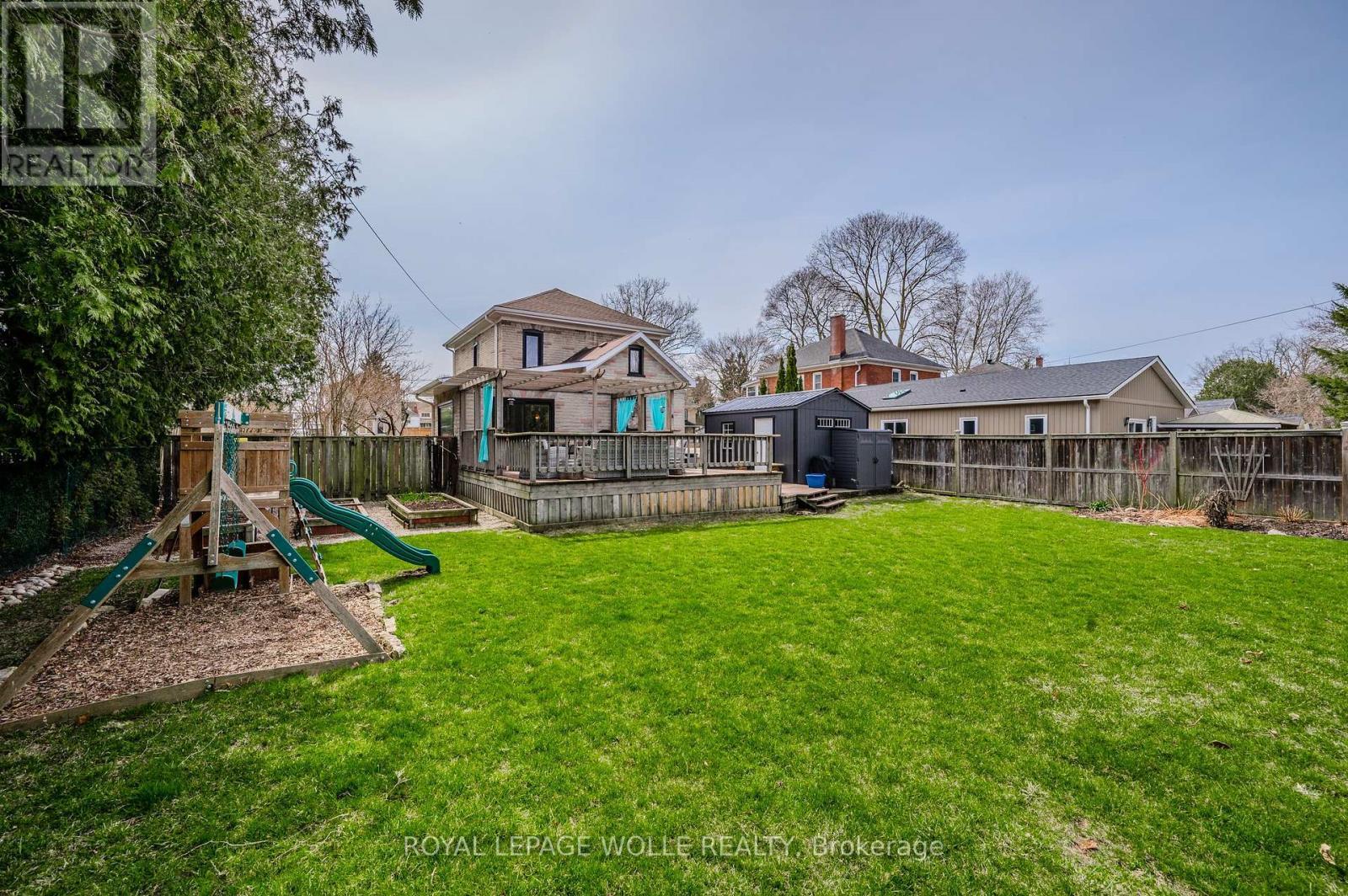 












249 MAPLE STREET

,
Cambridge,




Ontario
N3C1T1

