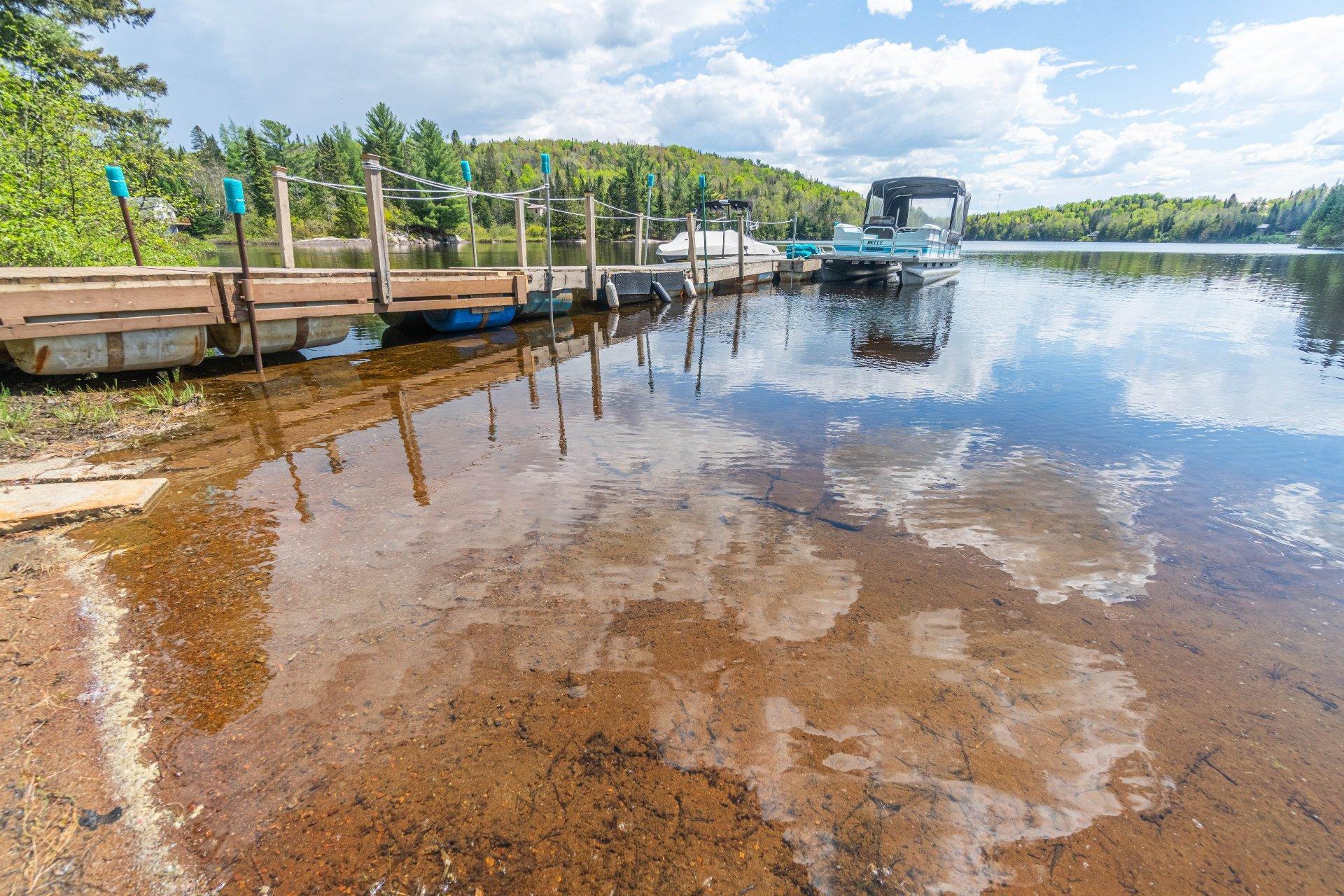 









103

 - 111


Ch. du Lac-aux-Bois-Francs O.

,
Rivière-Rouge,




QC
J0T1T0

