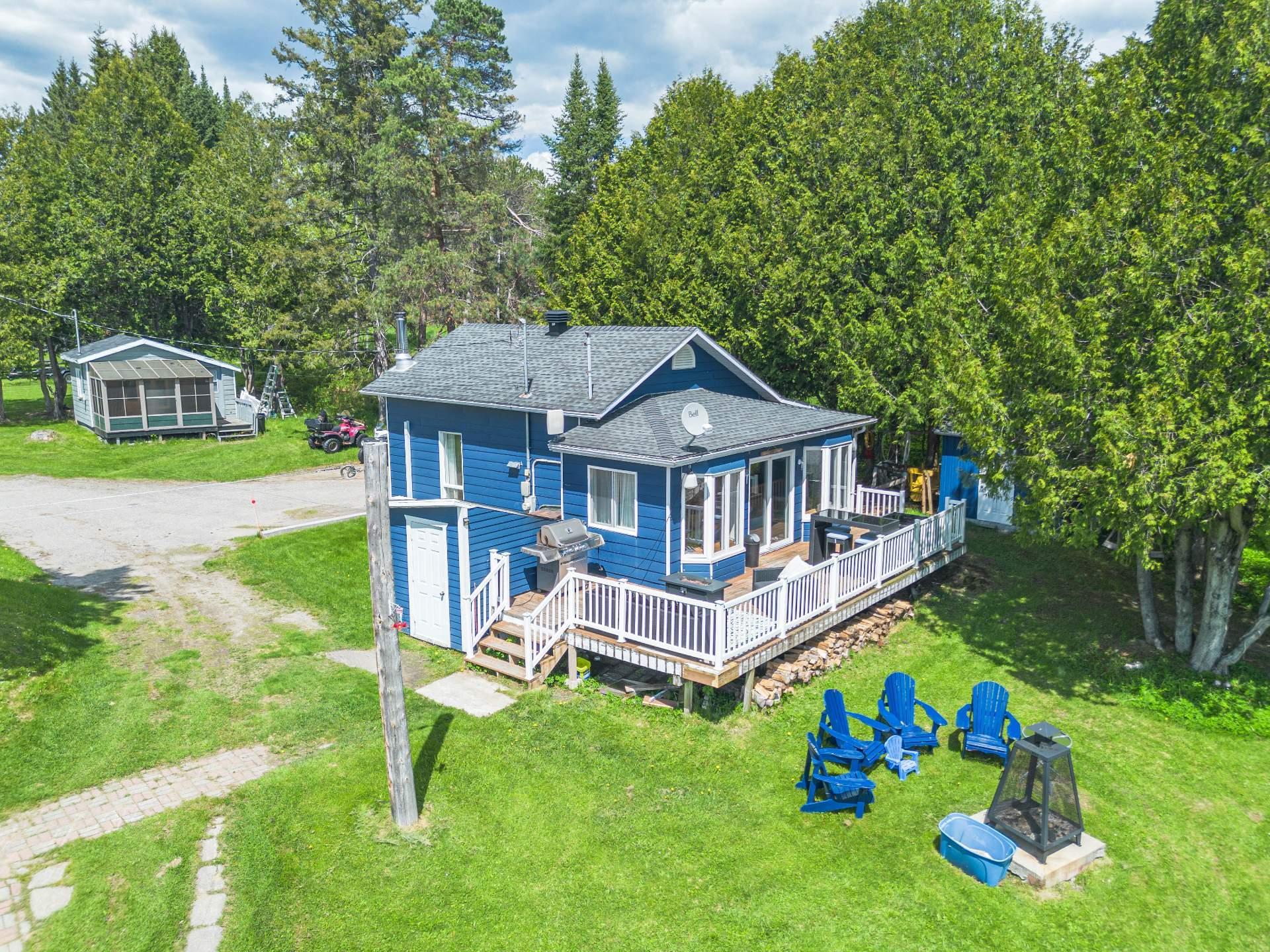 









103

 - 111


Ch. du Lac-aux-Bois-Francs O.

,
Rivière-Rouge,




QC
J0T1T0

