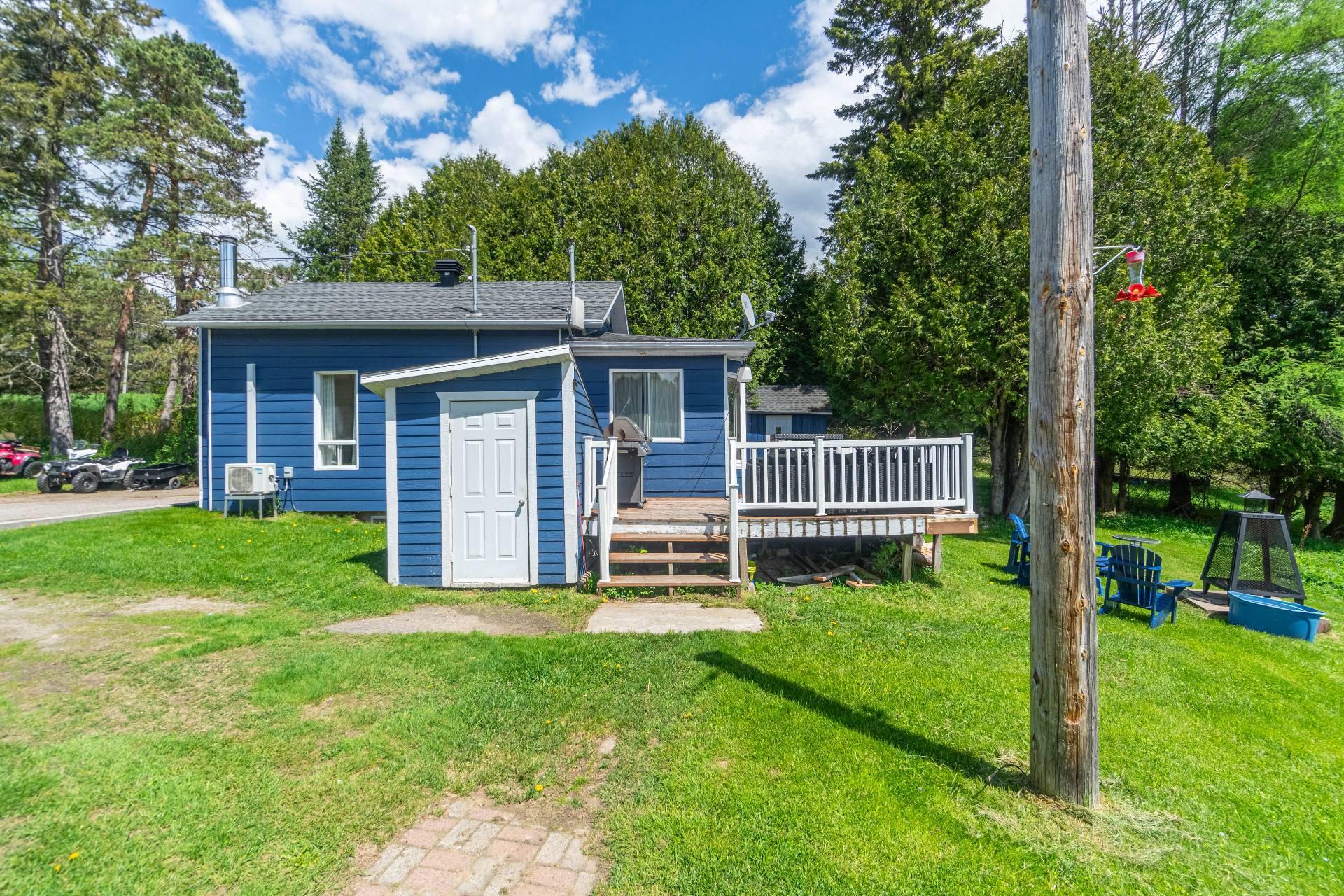 









103

 - 111


Ch. du Lac-aux-Bois-Francs O.

,
Rivière-Rouge,




QC
J0T1T0

