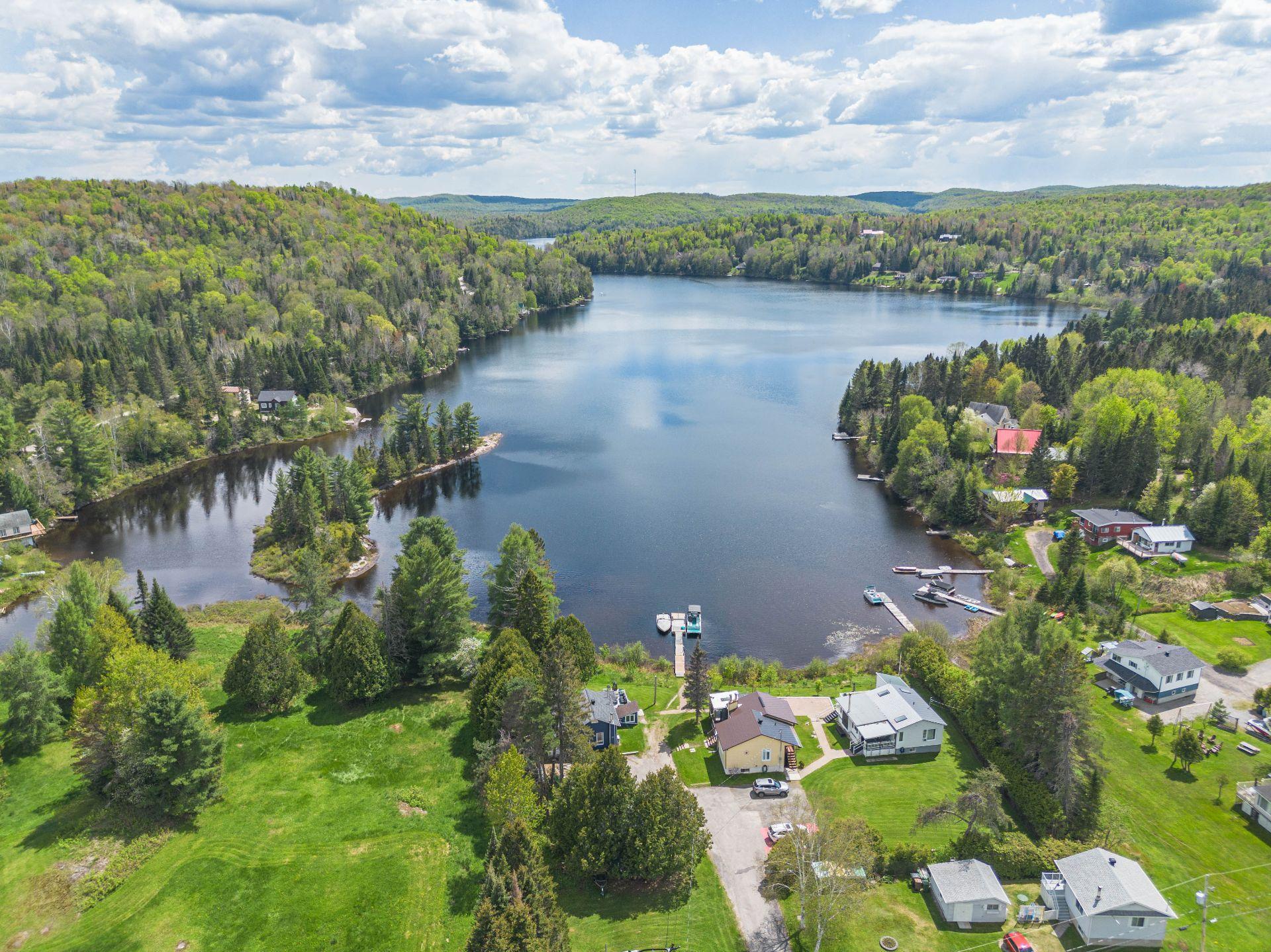 









103

 - 111


Ch. du Lac-aux-Bois-Francs O.

,
Rivière-Rouge,




QC
J0T1T0


