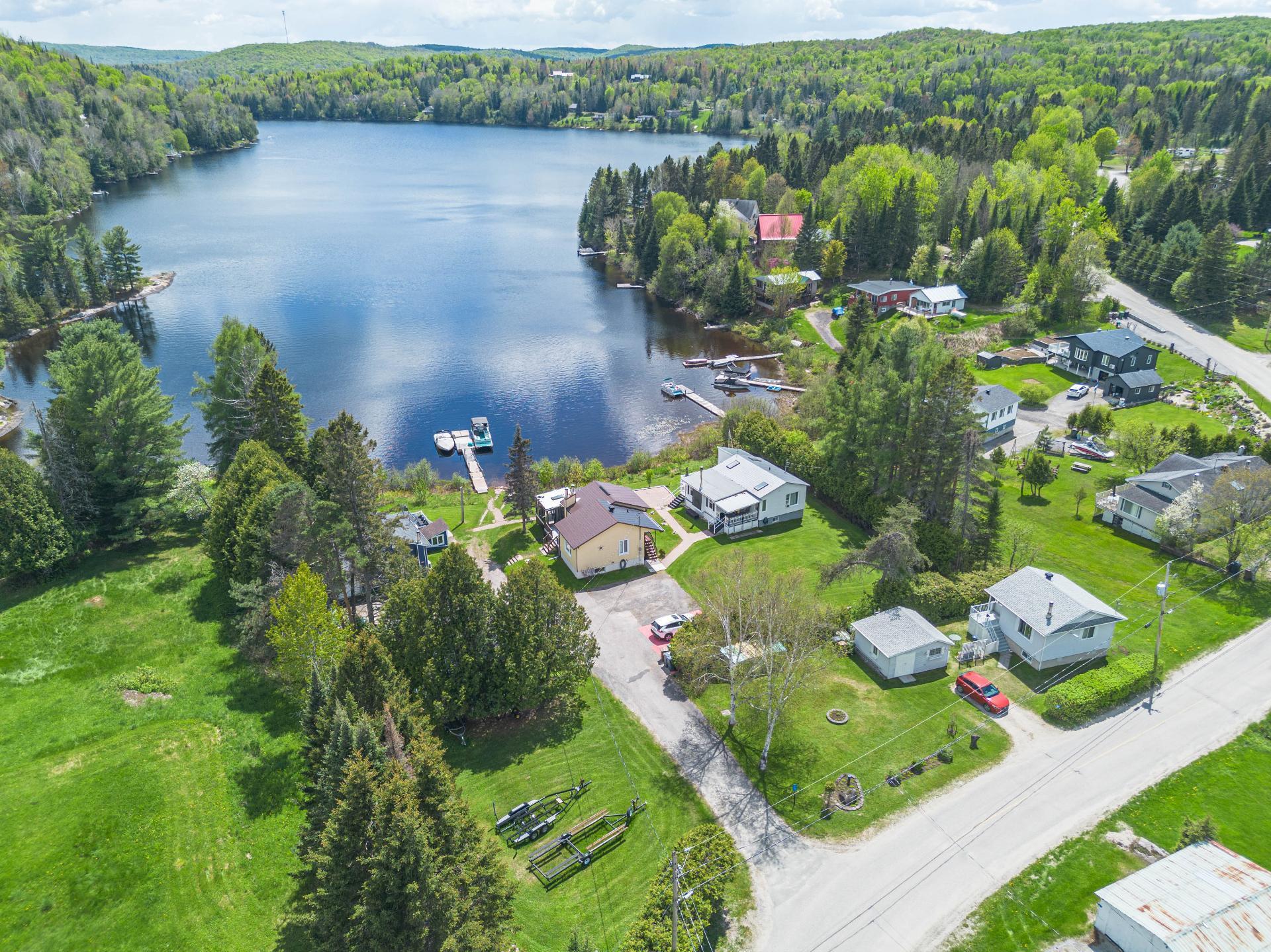 









103

 - 111


Ch. du Lac-aux-Bois-Francs O.

,
Rivière-Rouge,




QC
J0T1T0

