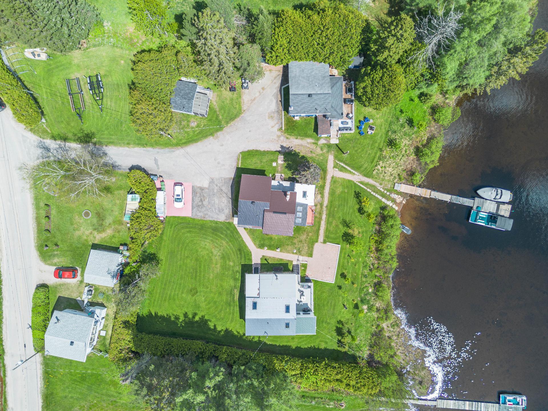 









103

 - 111


Ch. du Lac-aux-Bois-Francs O.

,
Rivière-Rouge,




QC
J0T1T0

