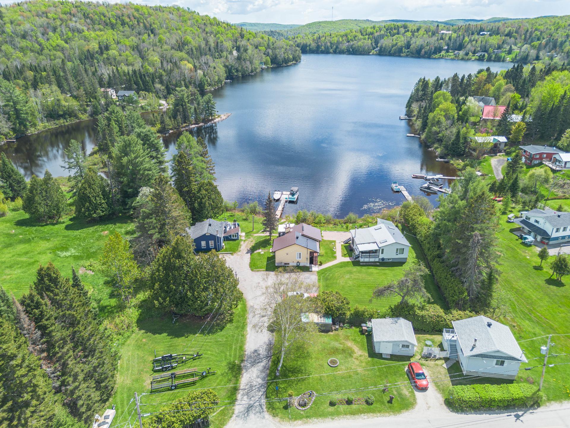 









103

 - 111


Ch. du Lac-aux-Bois-Francs O.

,
Rivière-Rouge,




QC
J0T1T0

