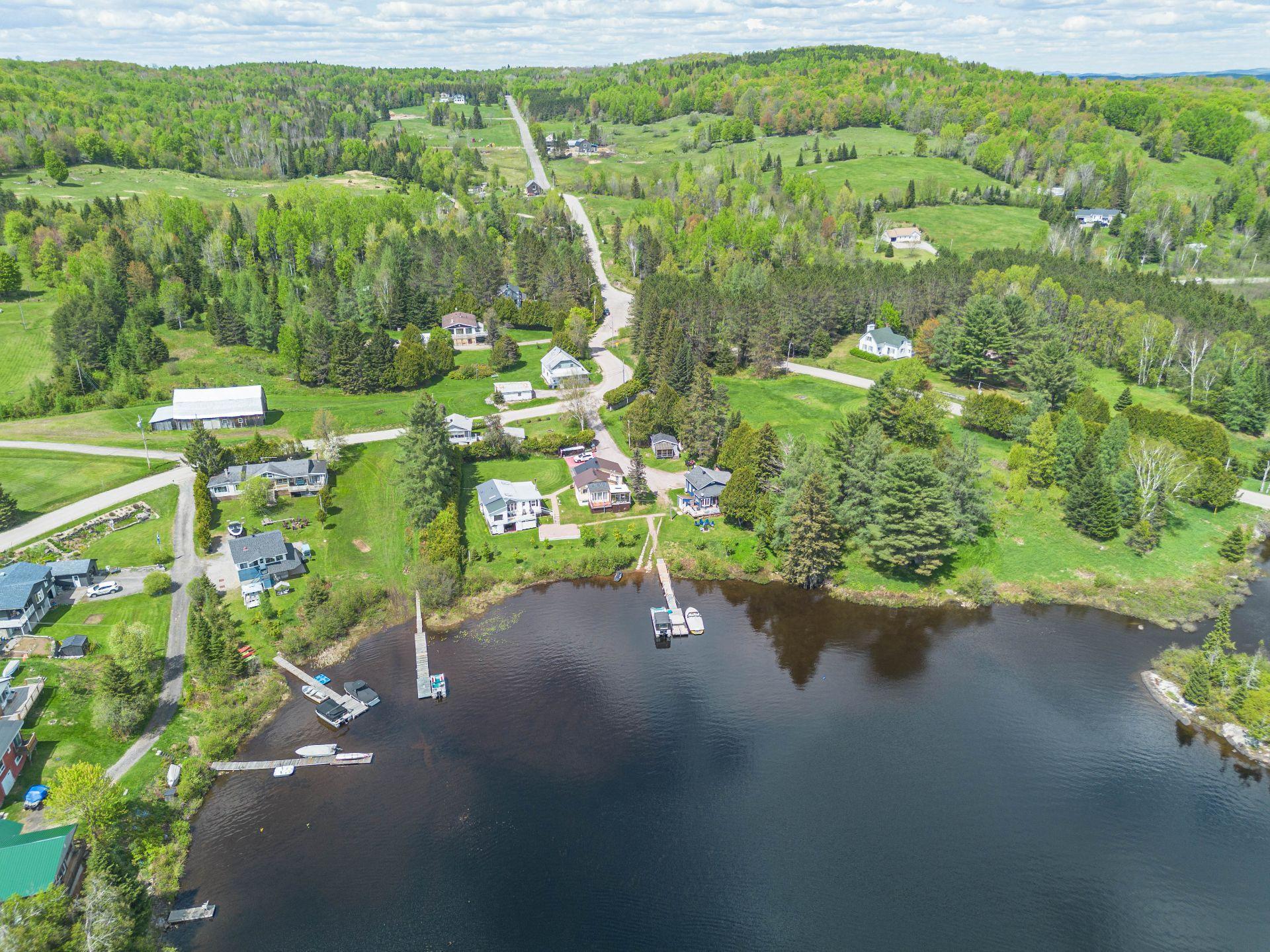 









103

 - 111


Ch. du Lac-aux-Bois-Francs O.

,
Rivière-Rouge,




QC
J0T1T0

