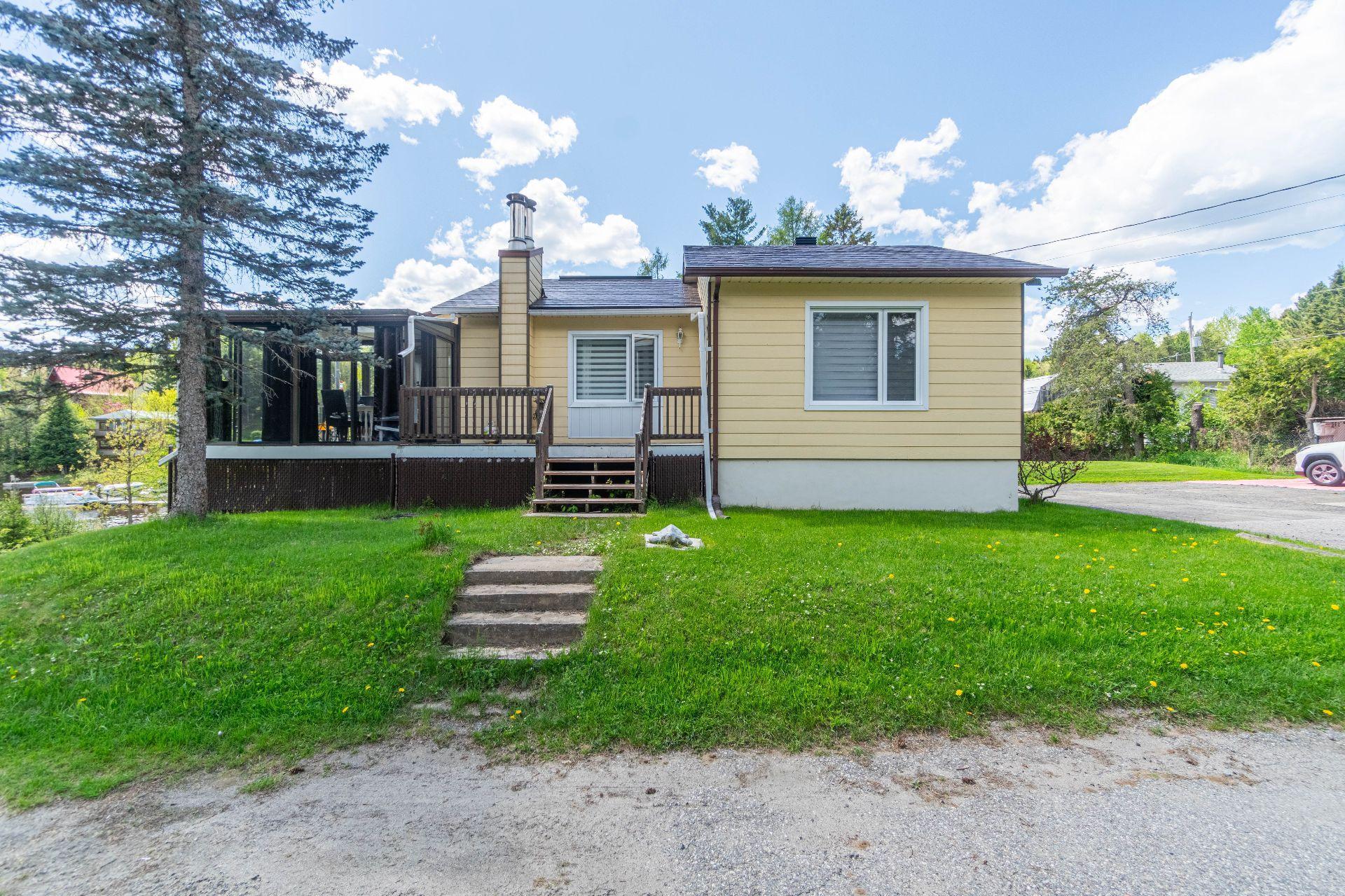 









103

 - 111


Ch. du Lac-aux-Bois-Francs O.

,
Rivière-Rouge,




QC
J0T1T0

