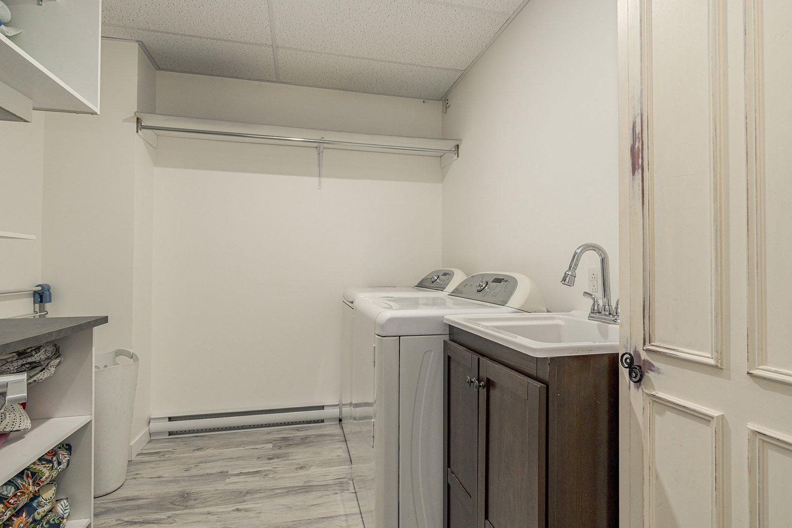 









436


Rue Antoine

,
Martinville,




QC
J0B2A0

