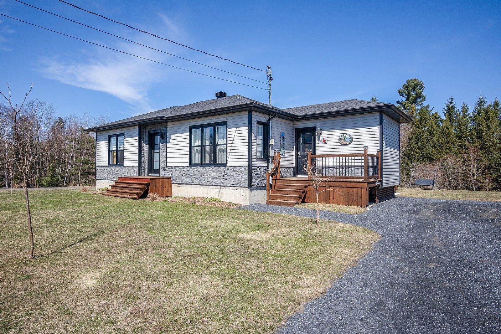 









436


Rue Antoine

,
Martinville,




QC
J0B2A0

