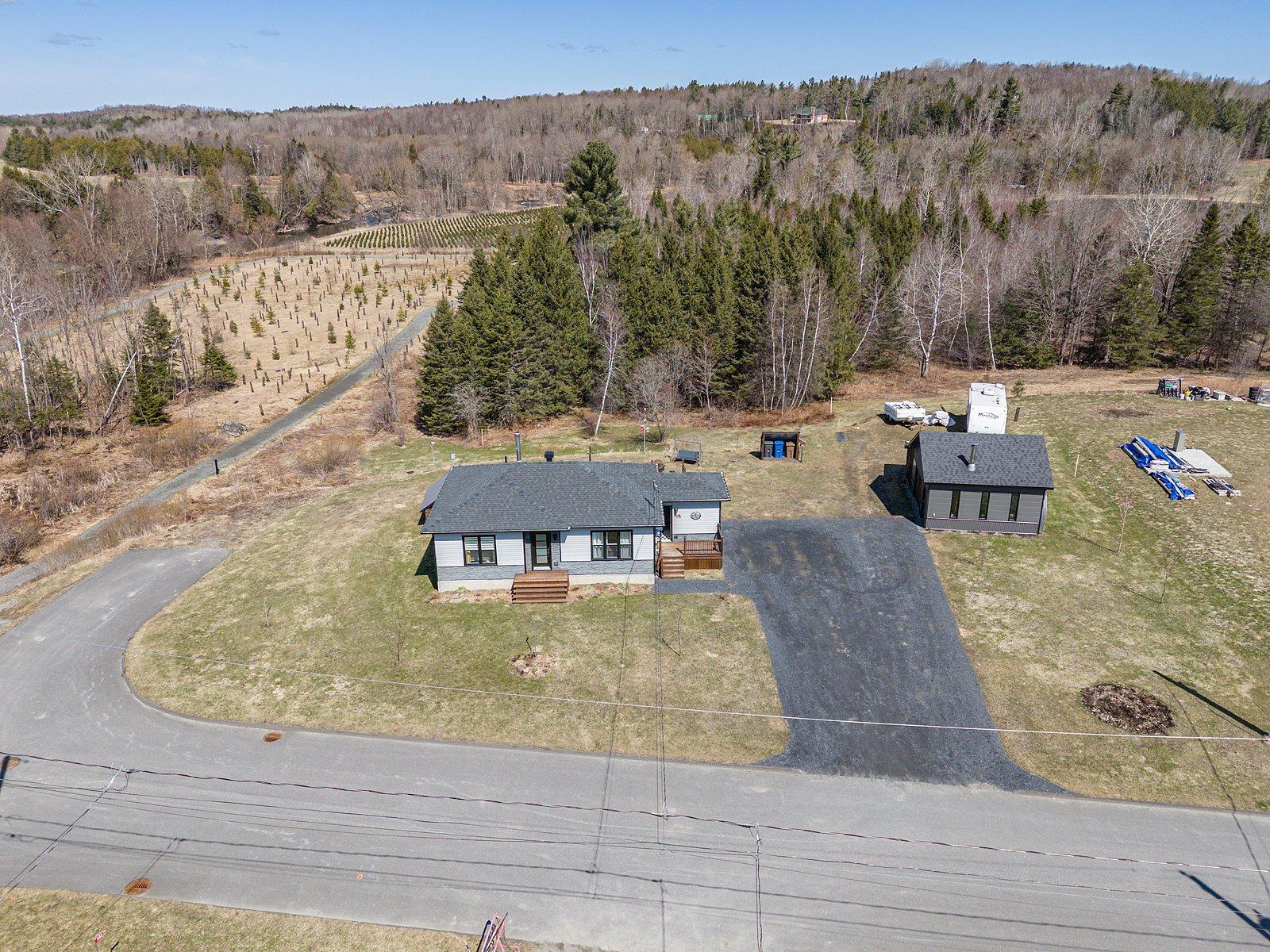 









436


Rue Antoine

,
Martinville,




QC
J0B2A0

