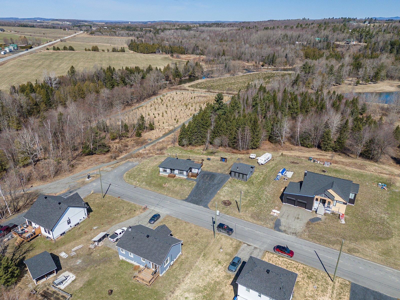 









436


Rue Antoine

,
Martinville,




QC
J0B2A0

