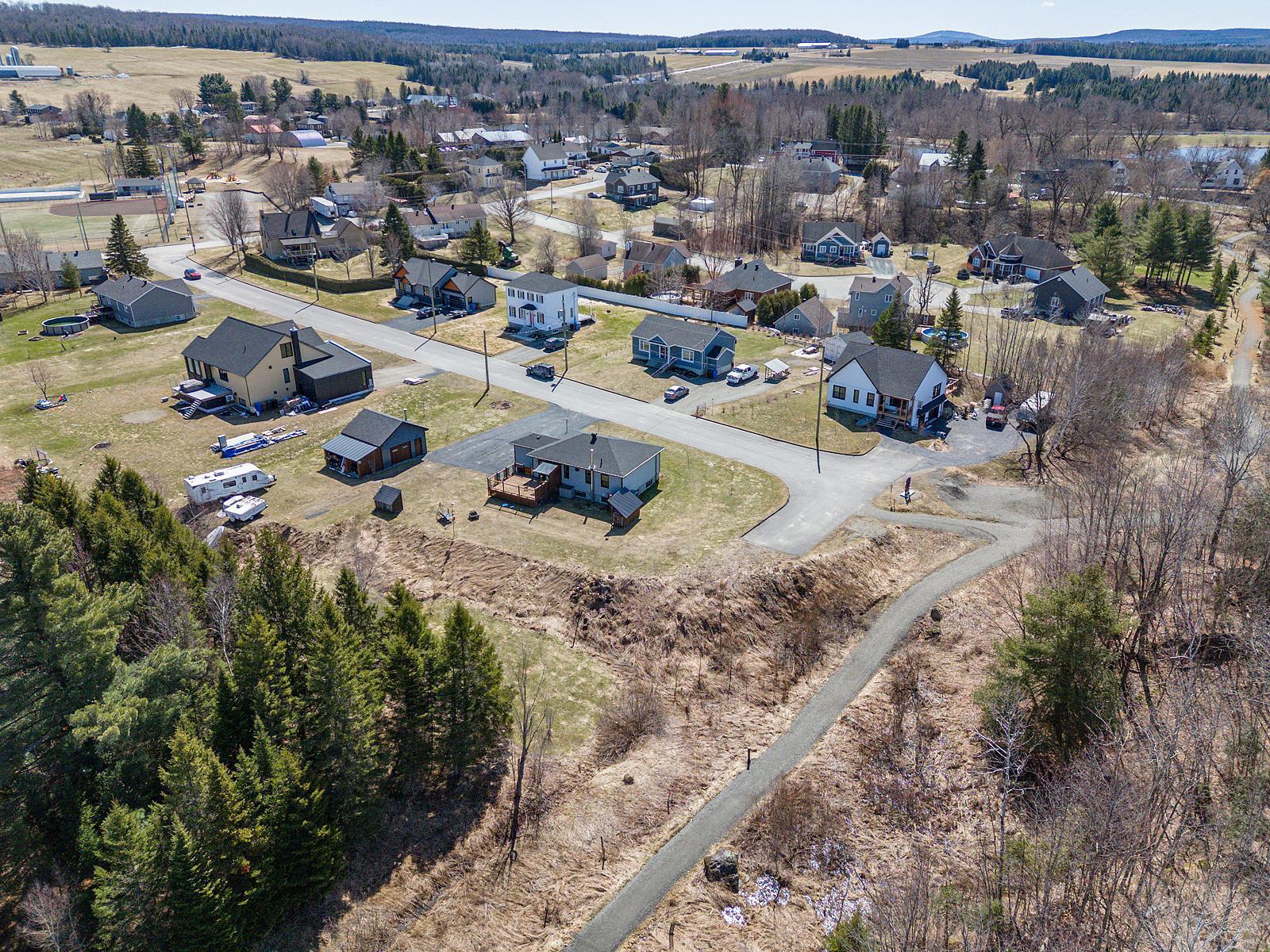 









436


Rue Antoine

,
Martinville,




QC
J0B2A0

