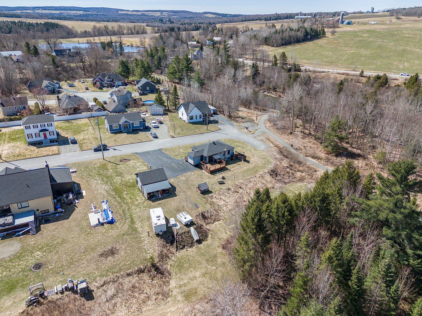 









436


Rue Antoine

,
Martinville,




QC
J0B2A0

