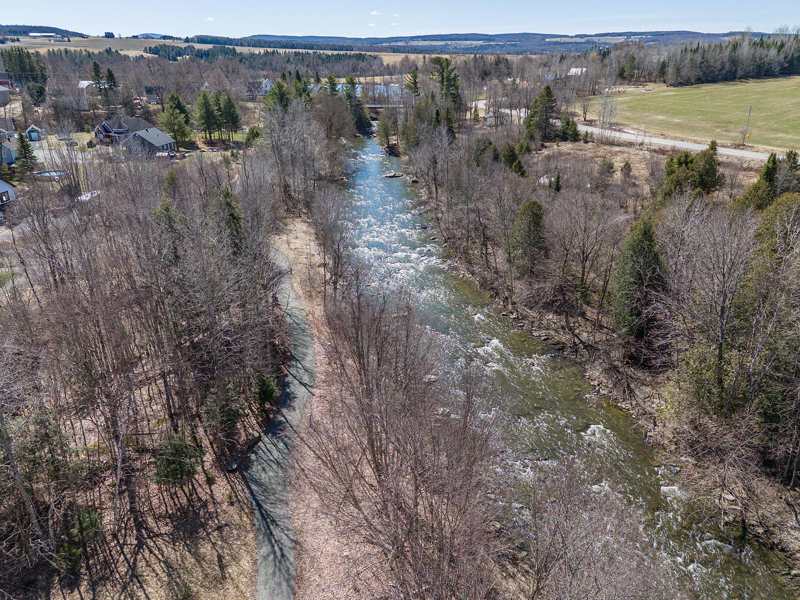 









436


Rue Antoine

,
Martinville,




QC
J0B2A0

