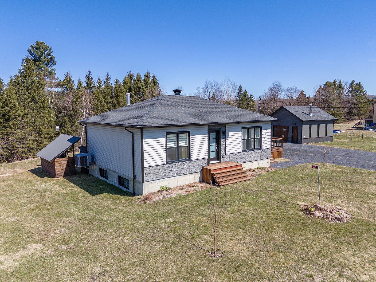 









436


Rue Antoine

,
Martinville,




QC
J0B2A0

