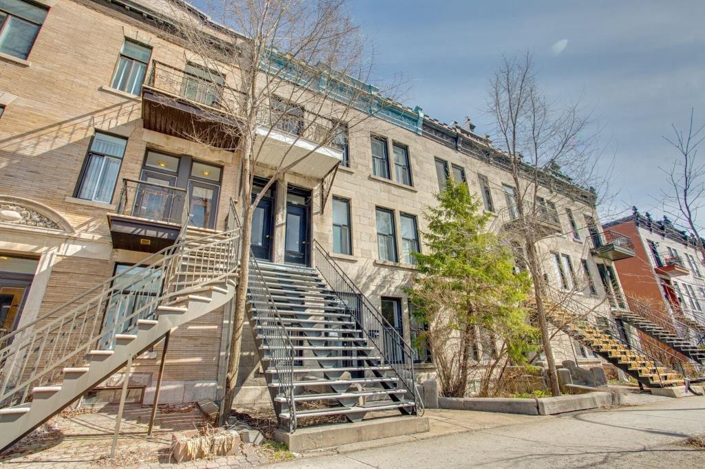 









4001


Rue St-Hubert

, 3,
Montréal (Le Plateau-Mont-Royal),




QC
H2L1B3

