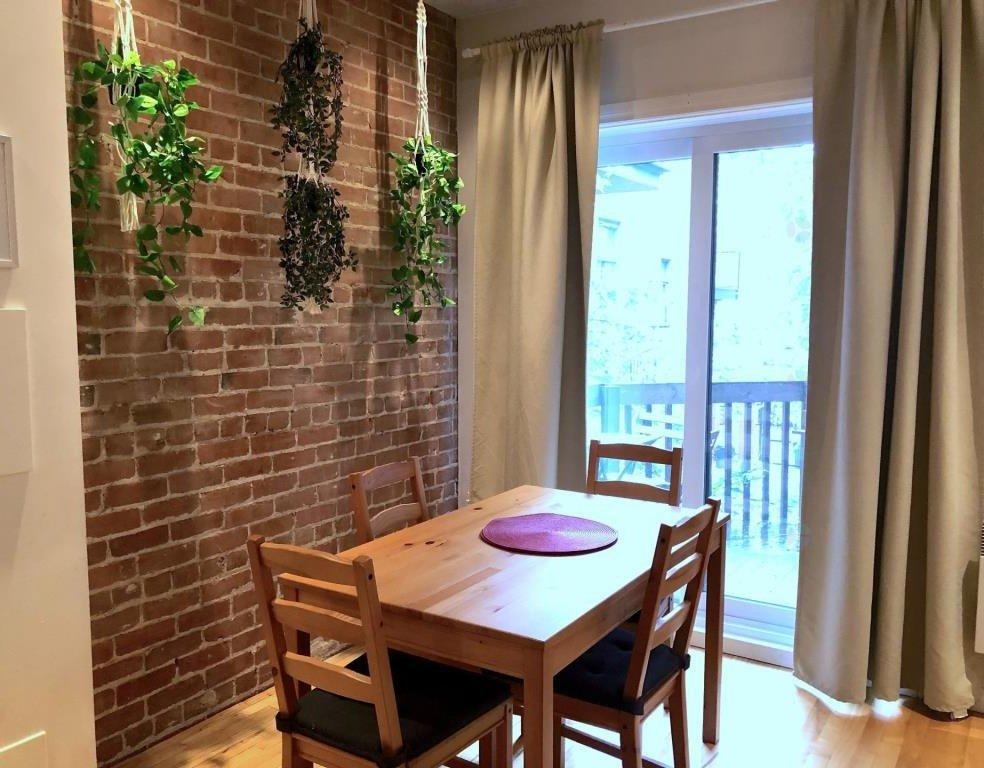 









4001


Rue St-Hubert

, 3,
Montréal (Le Plateau-Mont-Royal),




QC
H2L1B3

