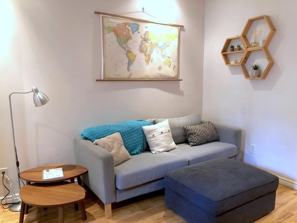 









4001


Rue St-Hubert

, 3,
Montréal (Le Plateau-Mont-Royal),




QC
H2L1B3

