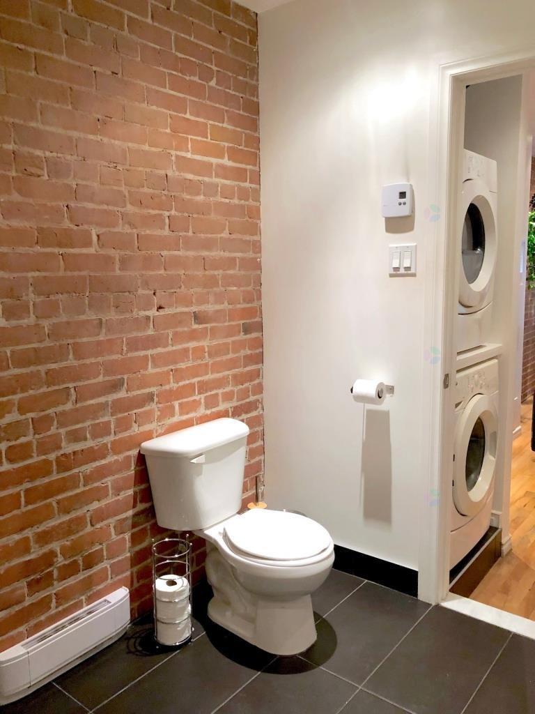 









4001


Rue St-Hubert

, 3,
Montréal (Le Plateau-Mont-Royal),




QC
H2L1B3

