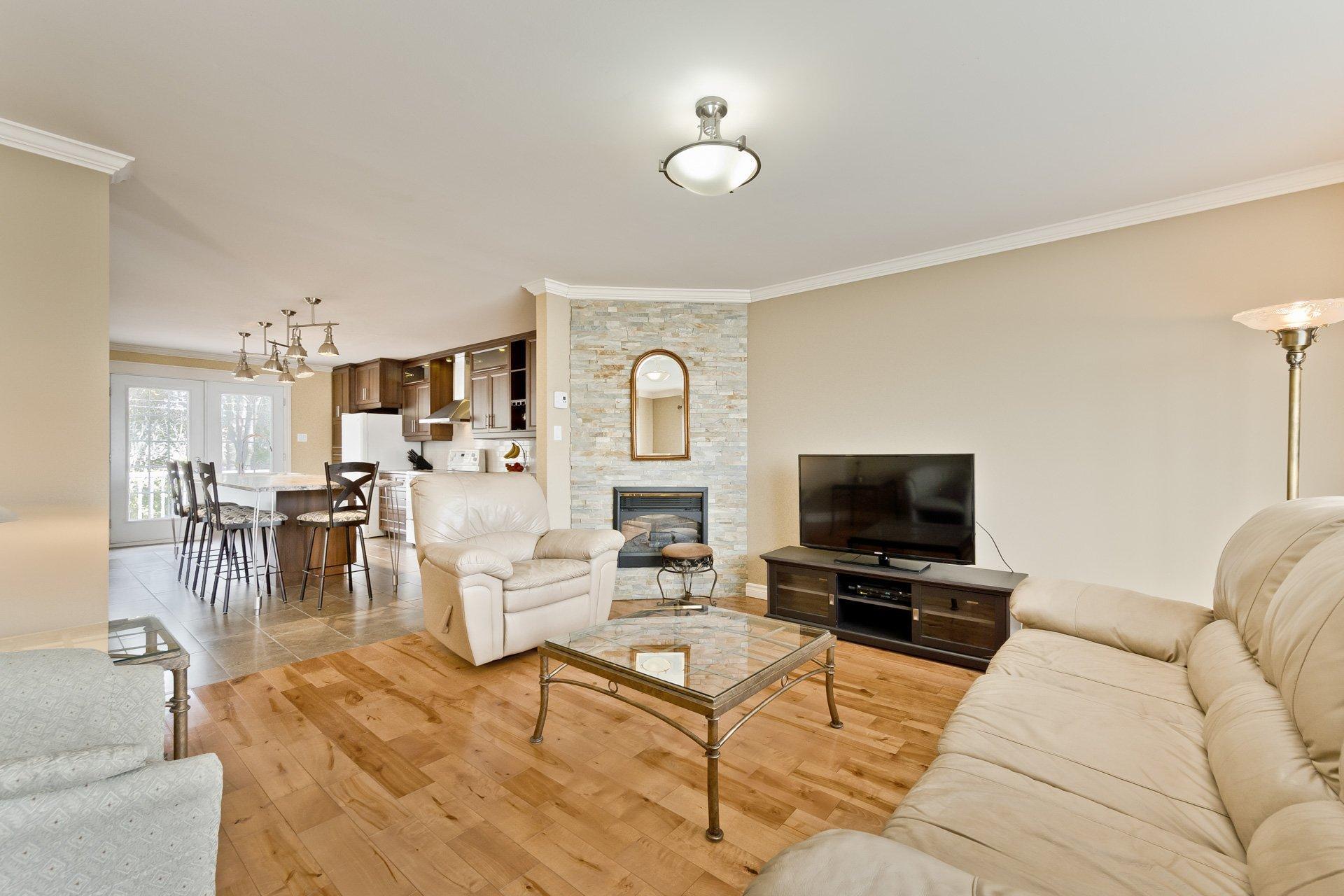 









3170Z


Rue King E.

,
Sherbrooke (Fleurimont),




QC
J1G5J3

