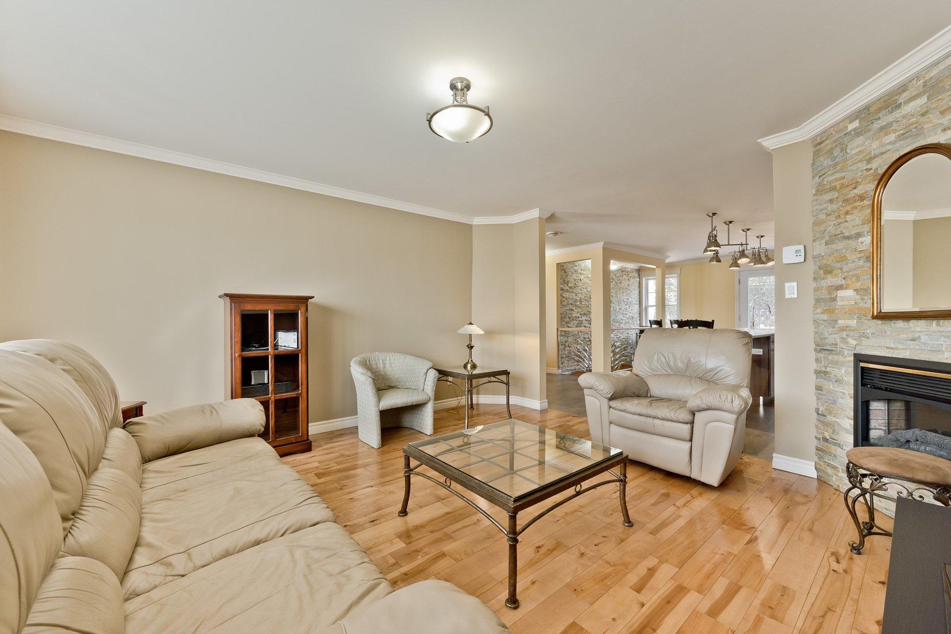 









3170Z


Rue King E.

,
Sherbrooke (Fleurimont),




QC
J1G5J3

