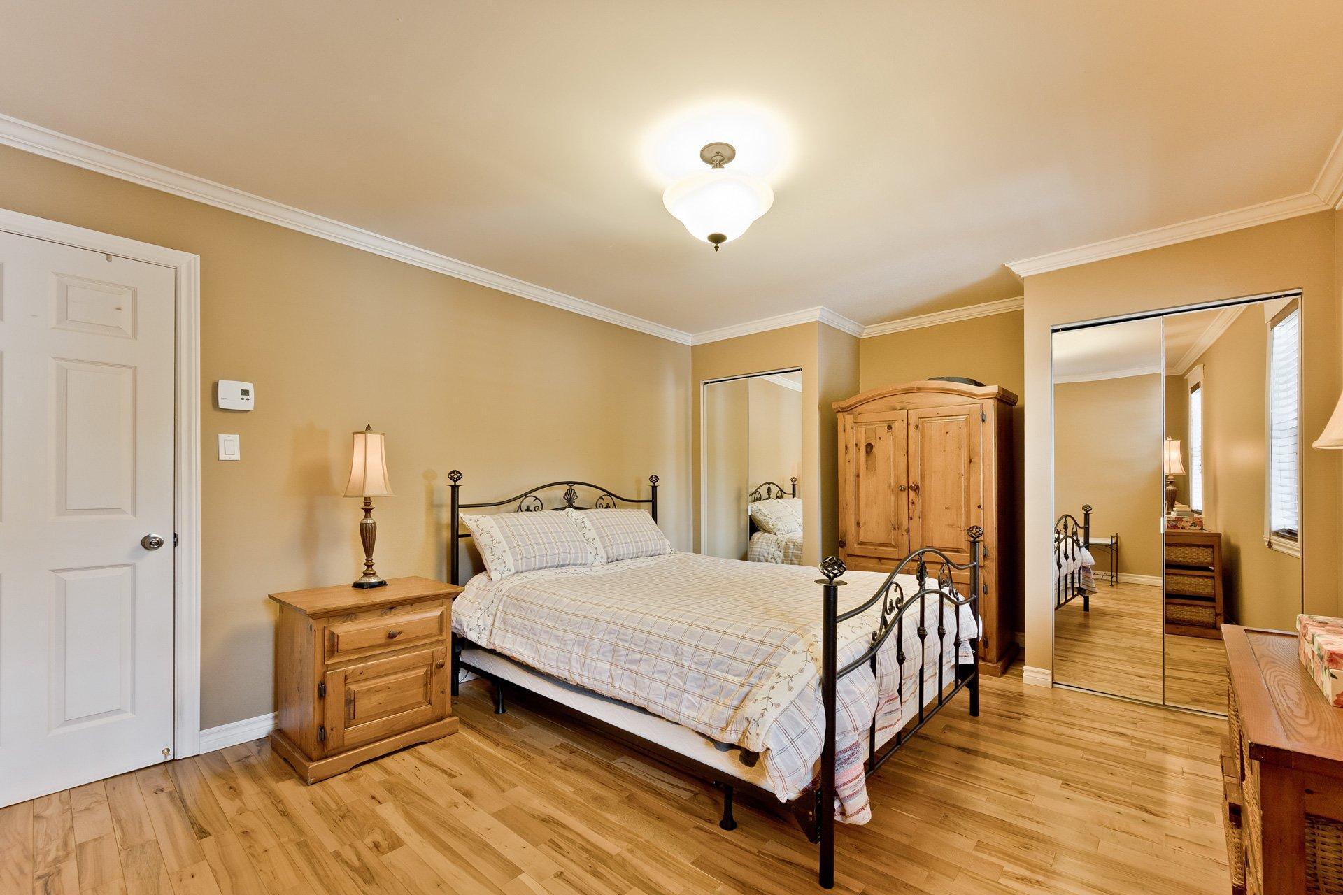 









3170Z


Rue King E.

,
Sherbrooke (Fleurimont),




QC
J1G5J3

