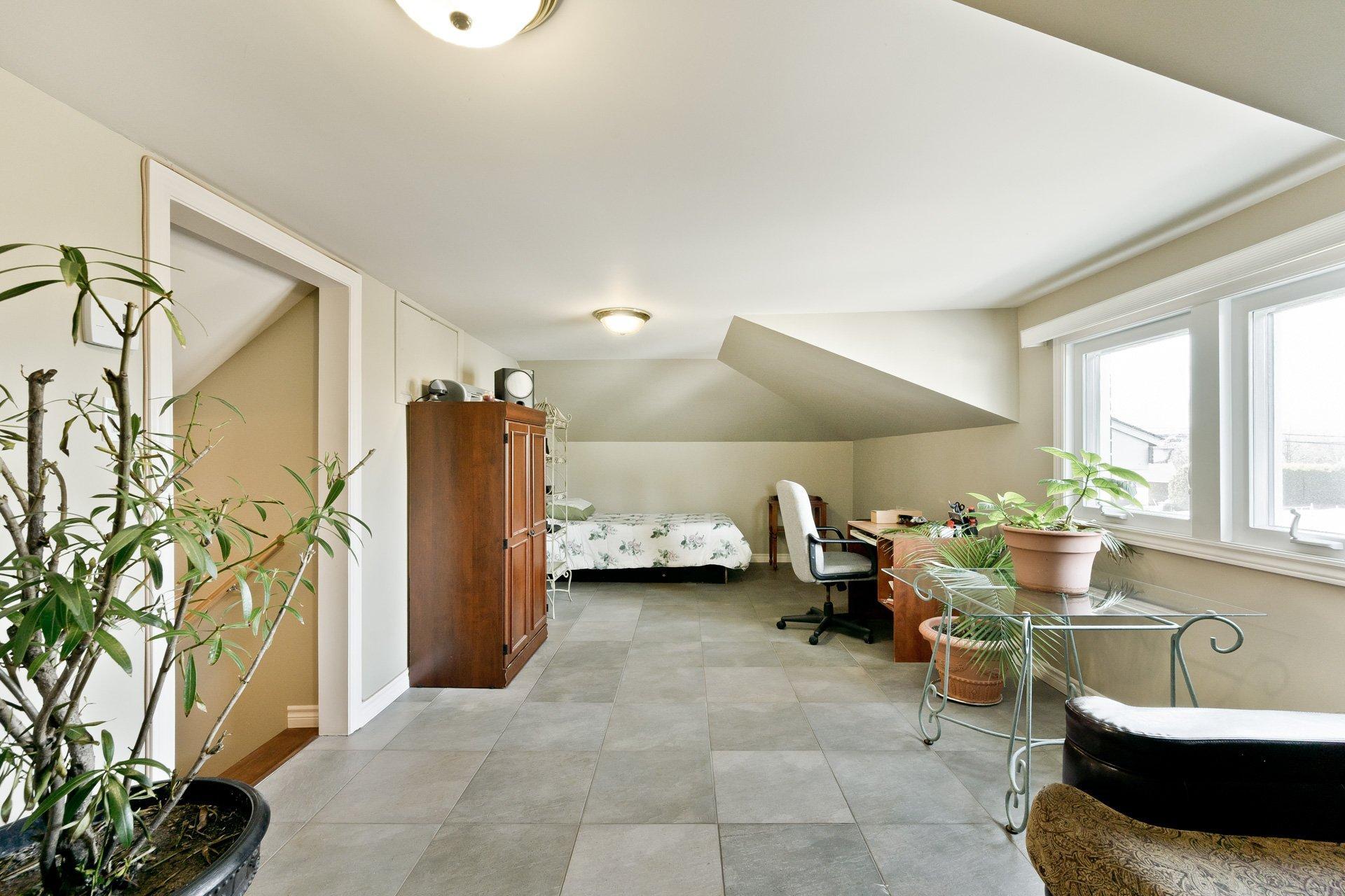 









3170Z


Rue King E.

,
Sherbrooke (Fleurimont),




QC
J1G5J3

