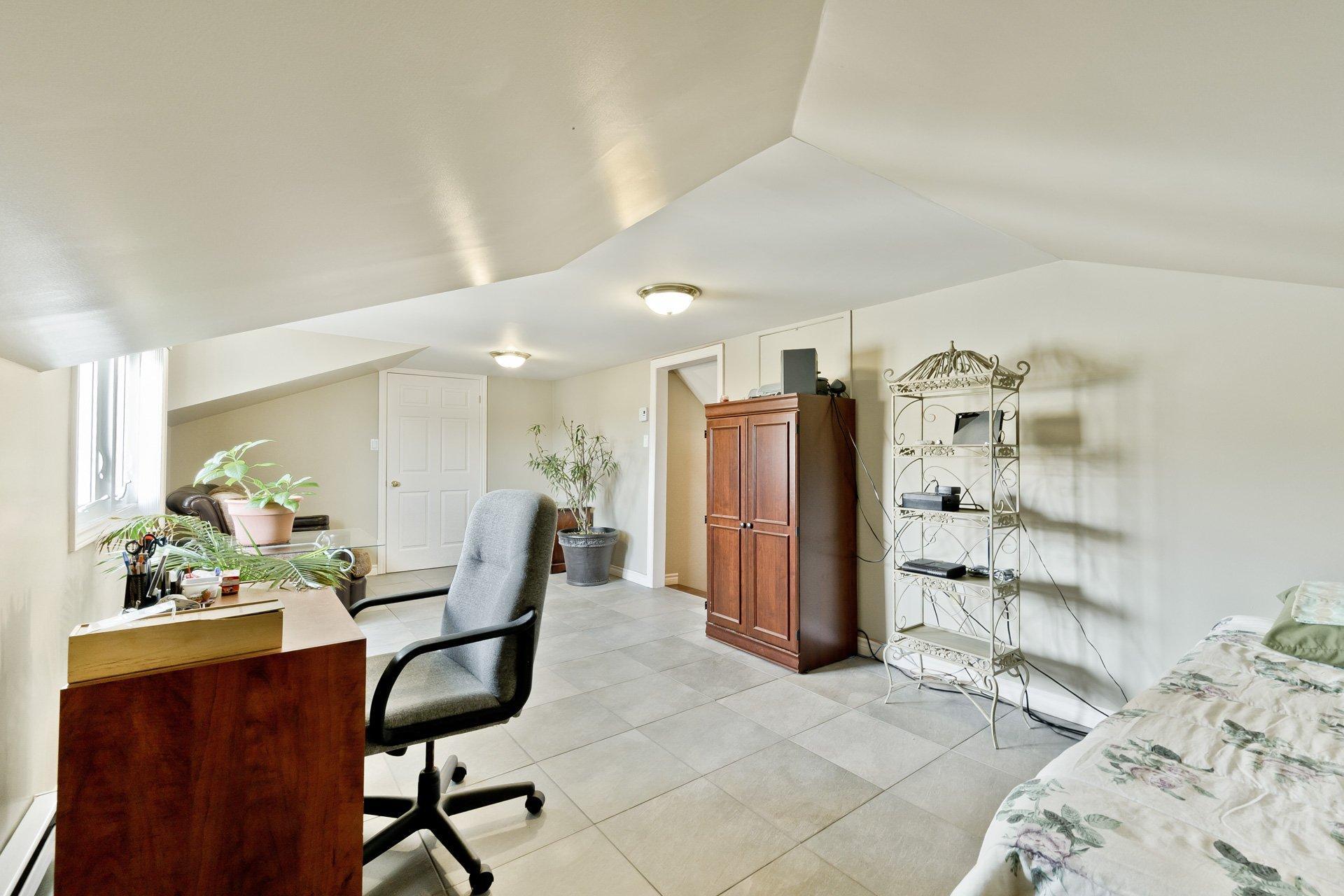 









3170Z


Rue King E.

,
Sherbrooke (Fleurimont),




QC
J1G5J3

