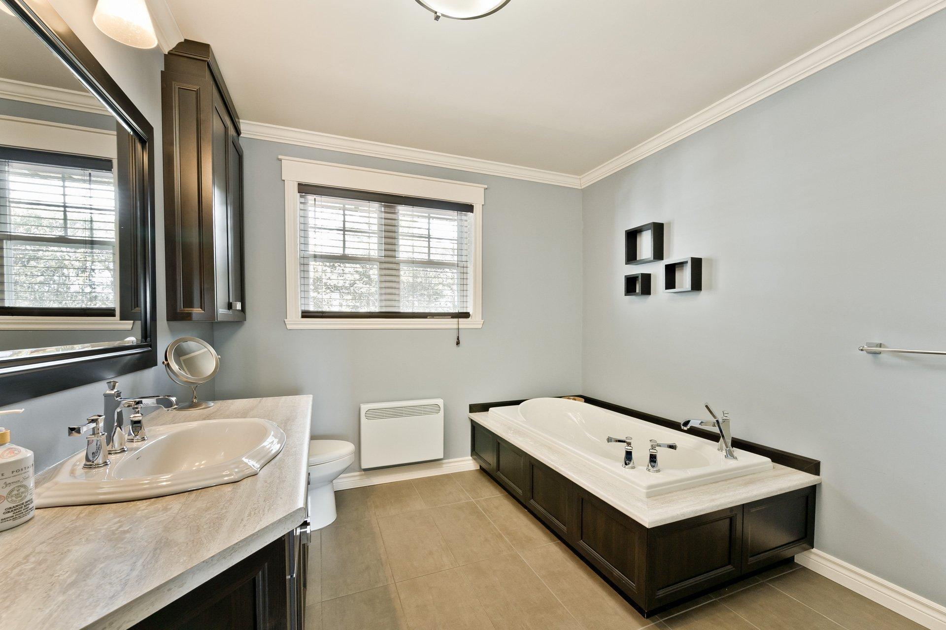 









3170Z


Rue King E.

,
Sherbrooke (Fleurimont),




QC
J1G5J3

