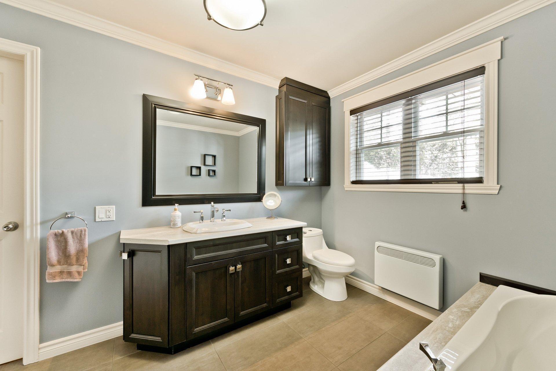 









3170Z


Rue King E.

,
Sherbrooke (Fleurimont),




QC
J1G5J3

