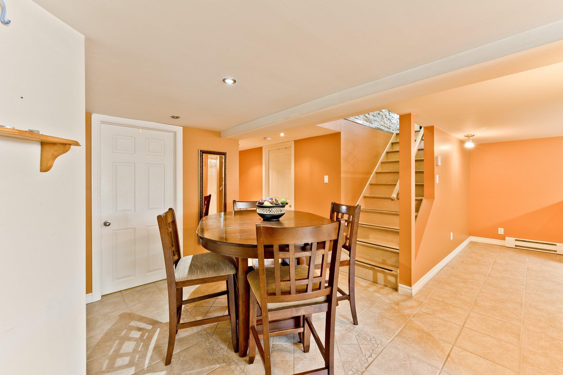 









3170Z


Rue King E.

,
Sherbrooke (Fleurimont),




QC
J1G5J3

