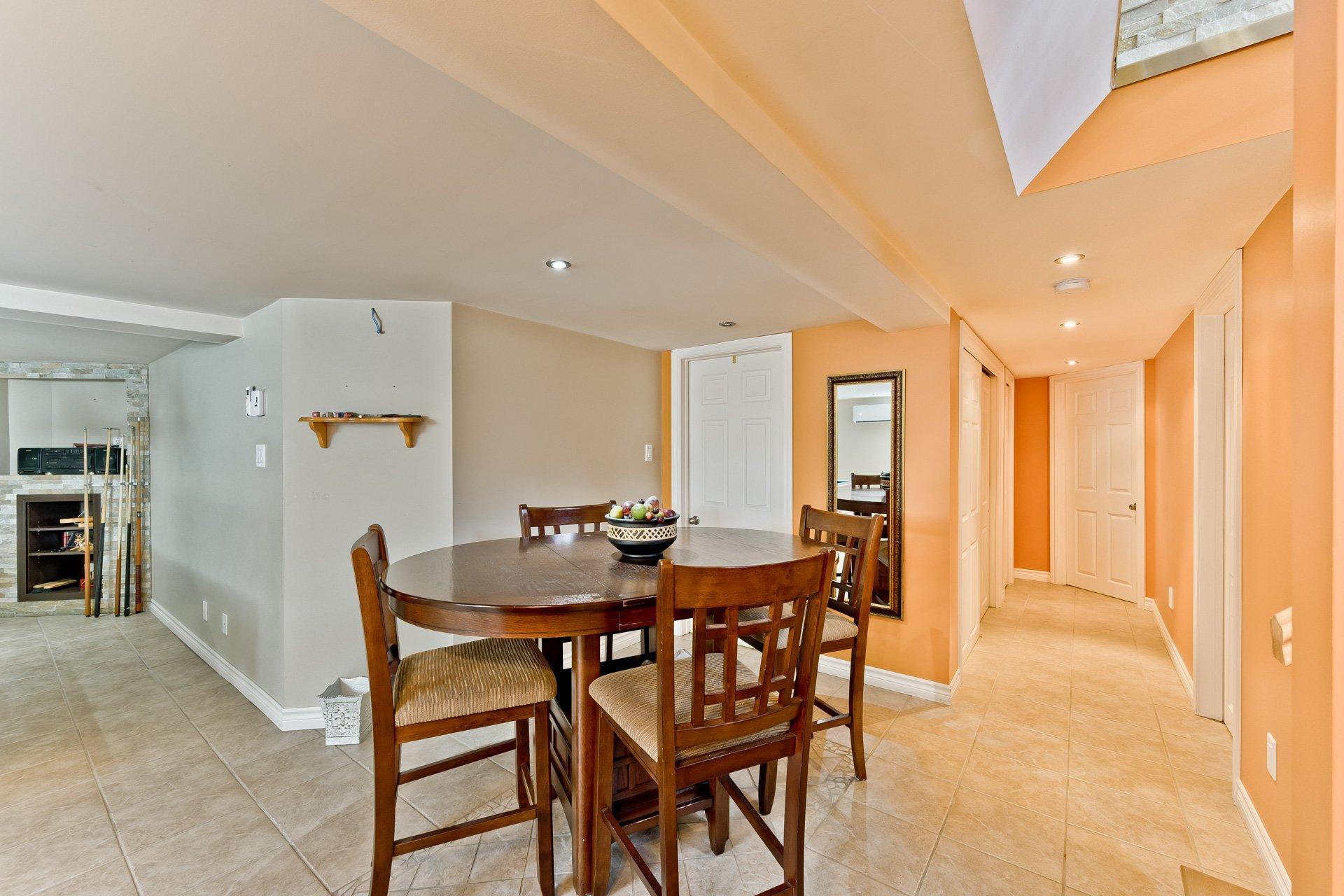 









3170Z


Rue King E.

,
Sherbrooke (Fleurimont),




QC
J1G5J3


