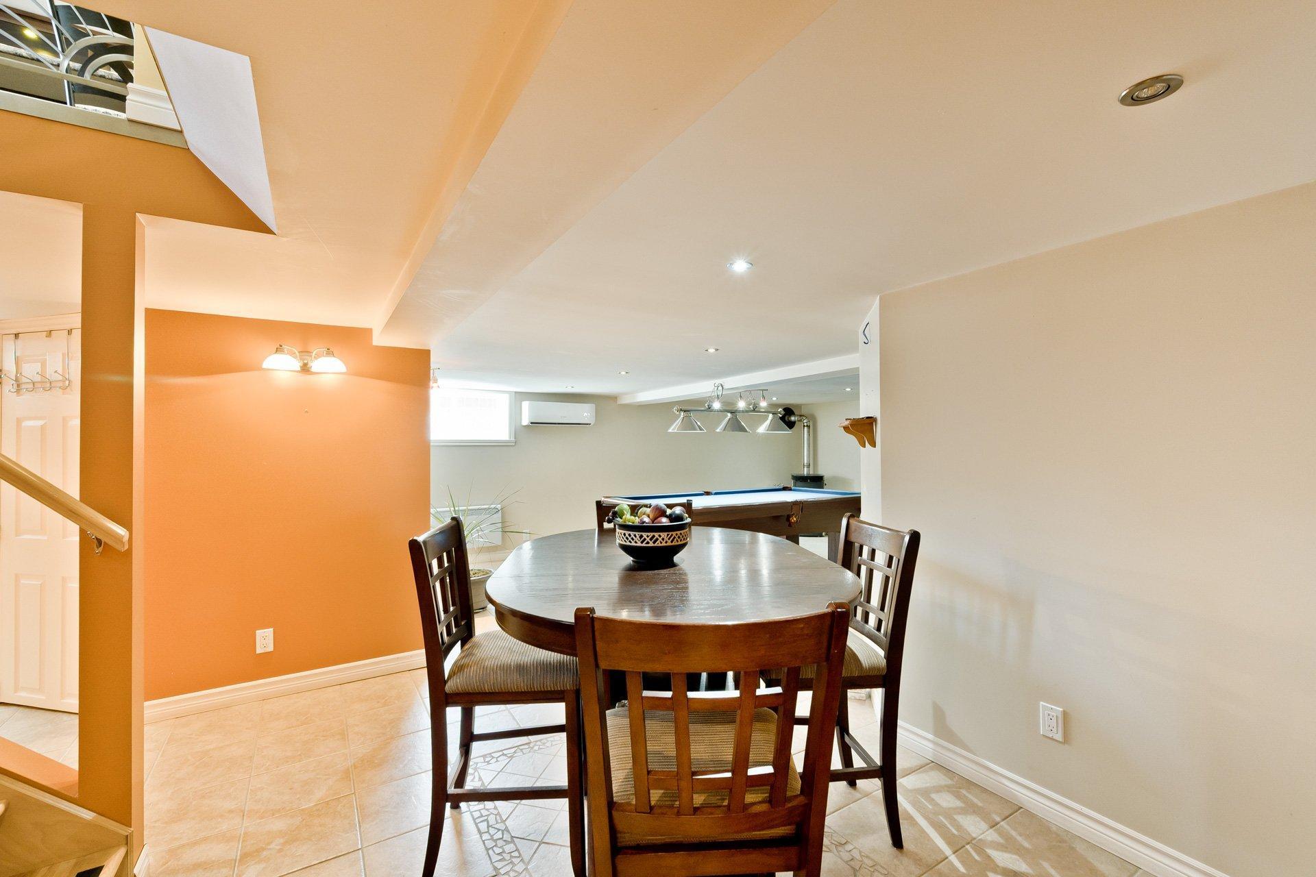 









3170Z


Rue King E.

,
Sherbrooke (Fleurimont),




QC
J1G5J3

