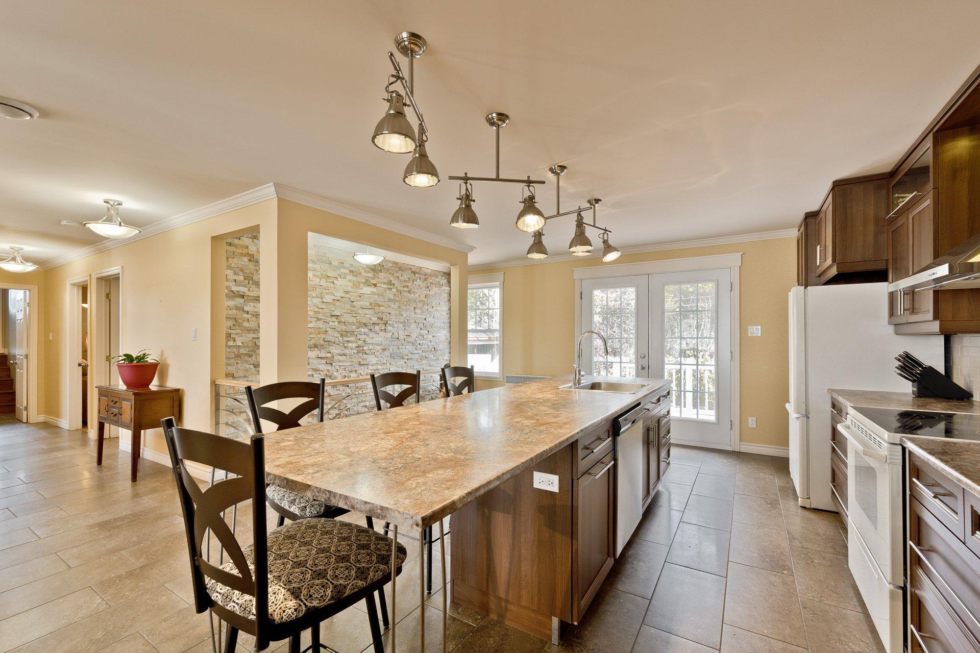 









3170Z


Rue King E.

,
Sherbrooke (Fleurimont),




QC
J1G5J3

