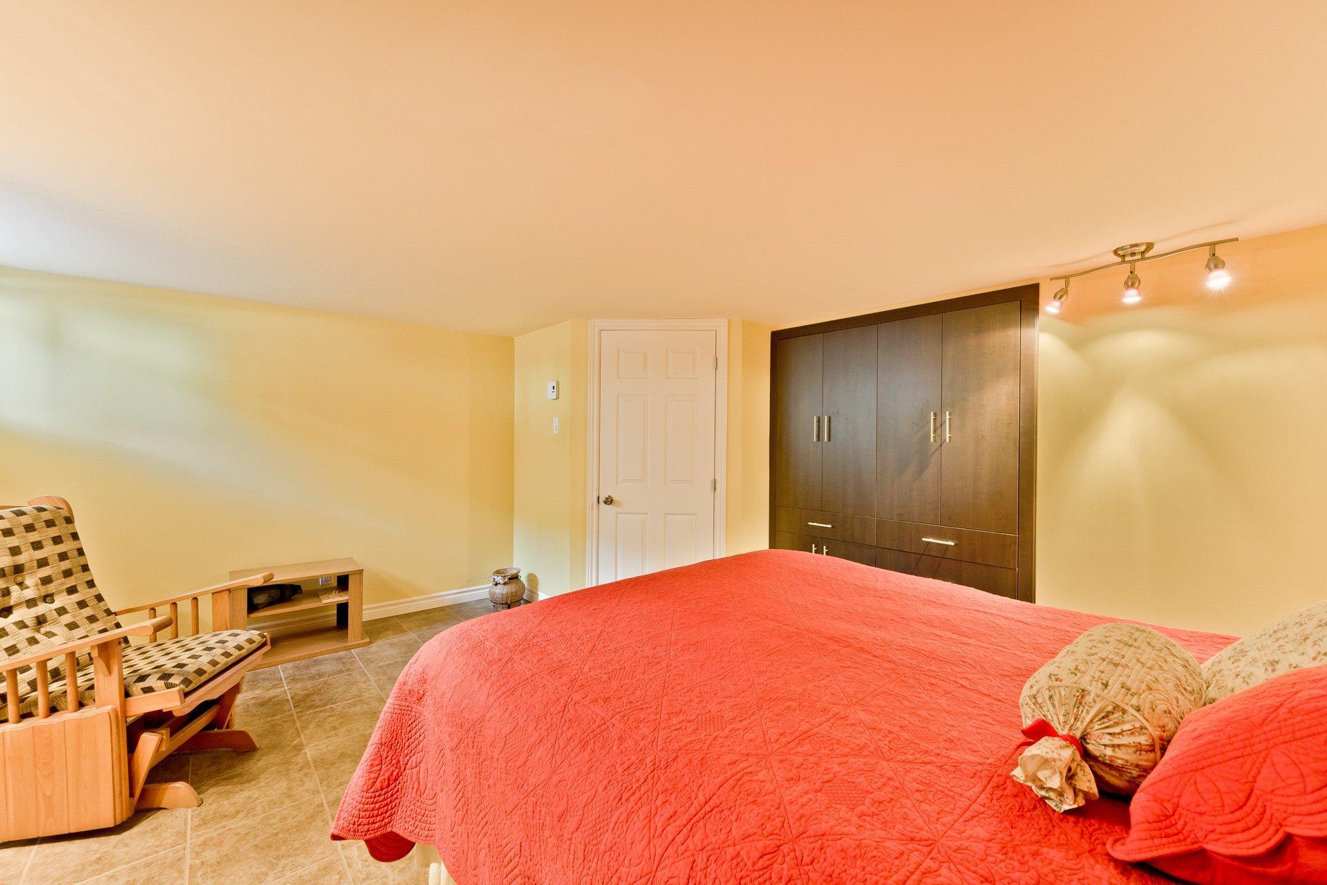 









3170Z


Rue King E.

,
Sherbrooke (Fleurimont),




QC
J1G5J3

